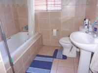 Main Bathroom - 5 square meters of property in Beyers Park