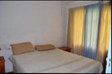 Bed Room 1 - 10 square meters of property in Hibberdene