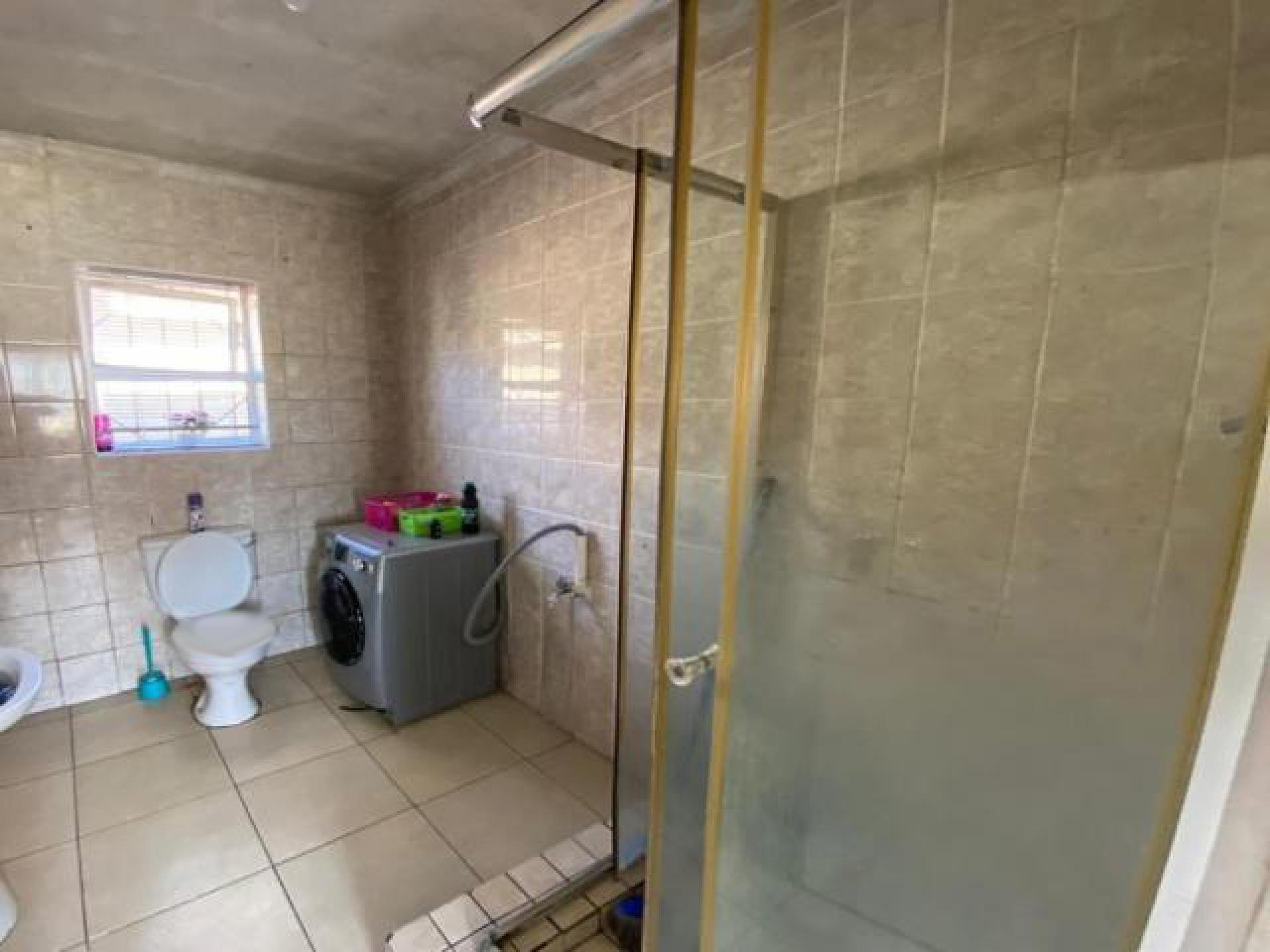 Bathroom 1 of property in Lavender Hill