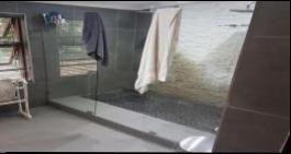 Bathroom 1 - 11 square meters of property in Glen Barrie