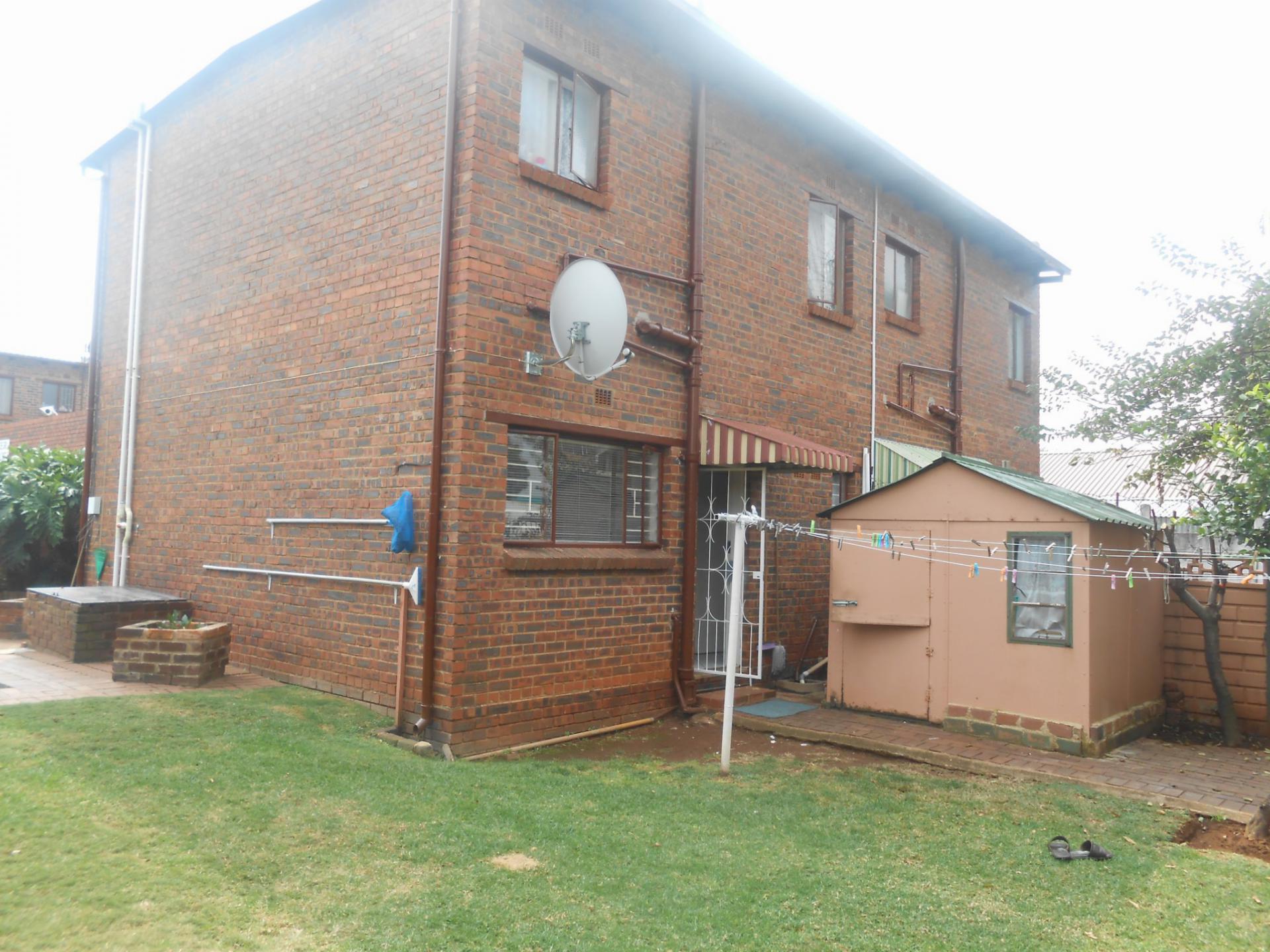 2 Bedroom Sectional Title for Sale For Sale in Primrose Pr
