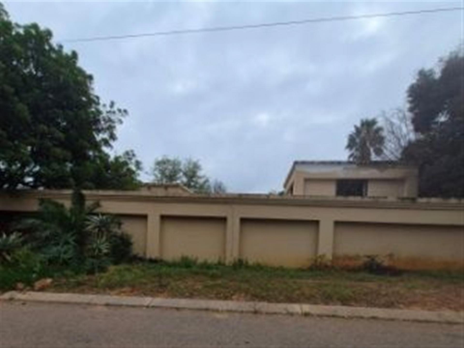 Front View of property in Strubensvallei