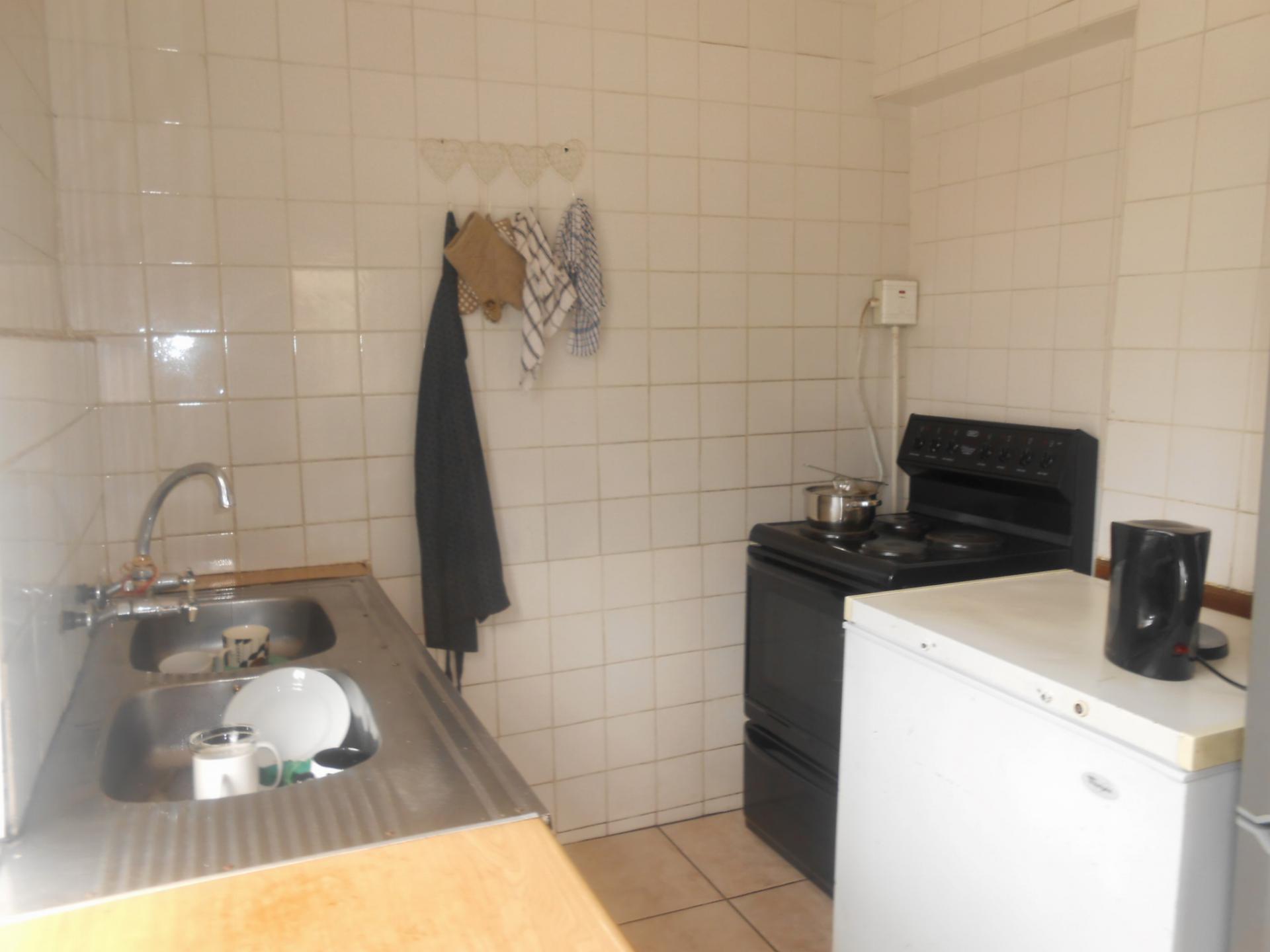 Kitchen - 10 square meters of property in Rosettenville