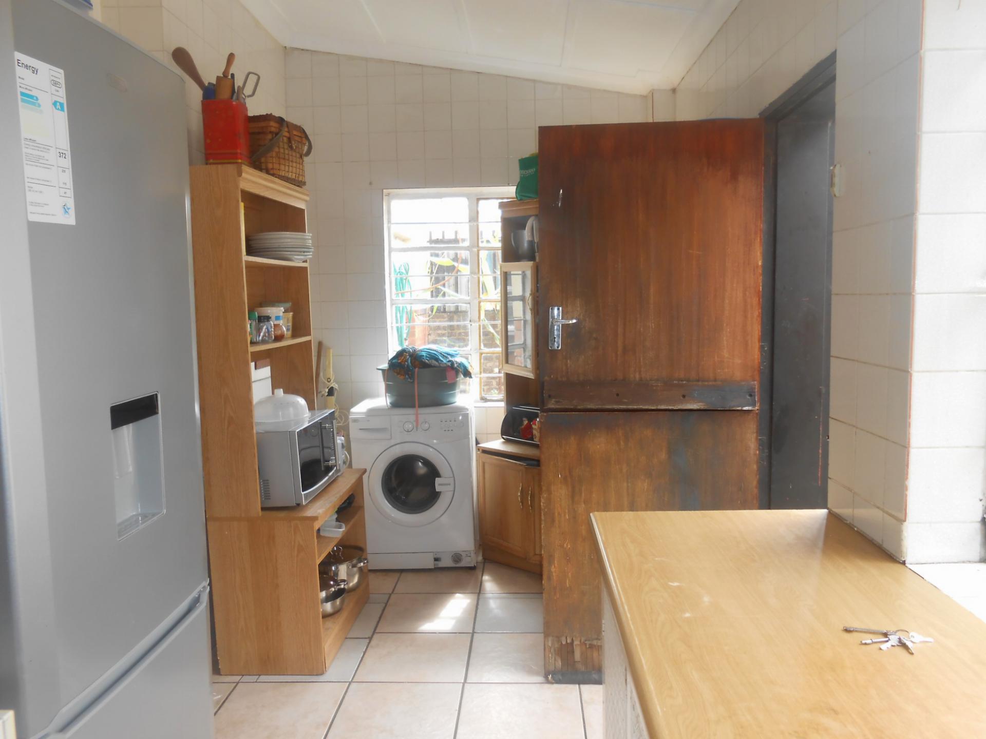Kitchen - 10 square meters of property in Rosettenville