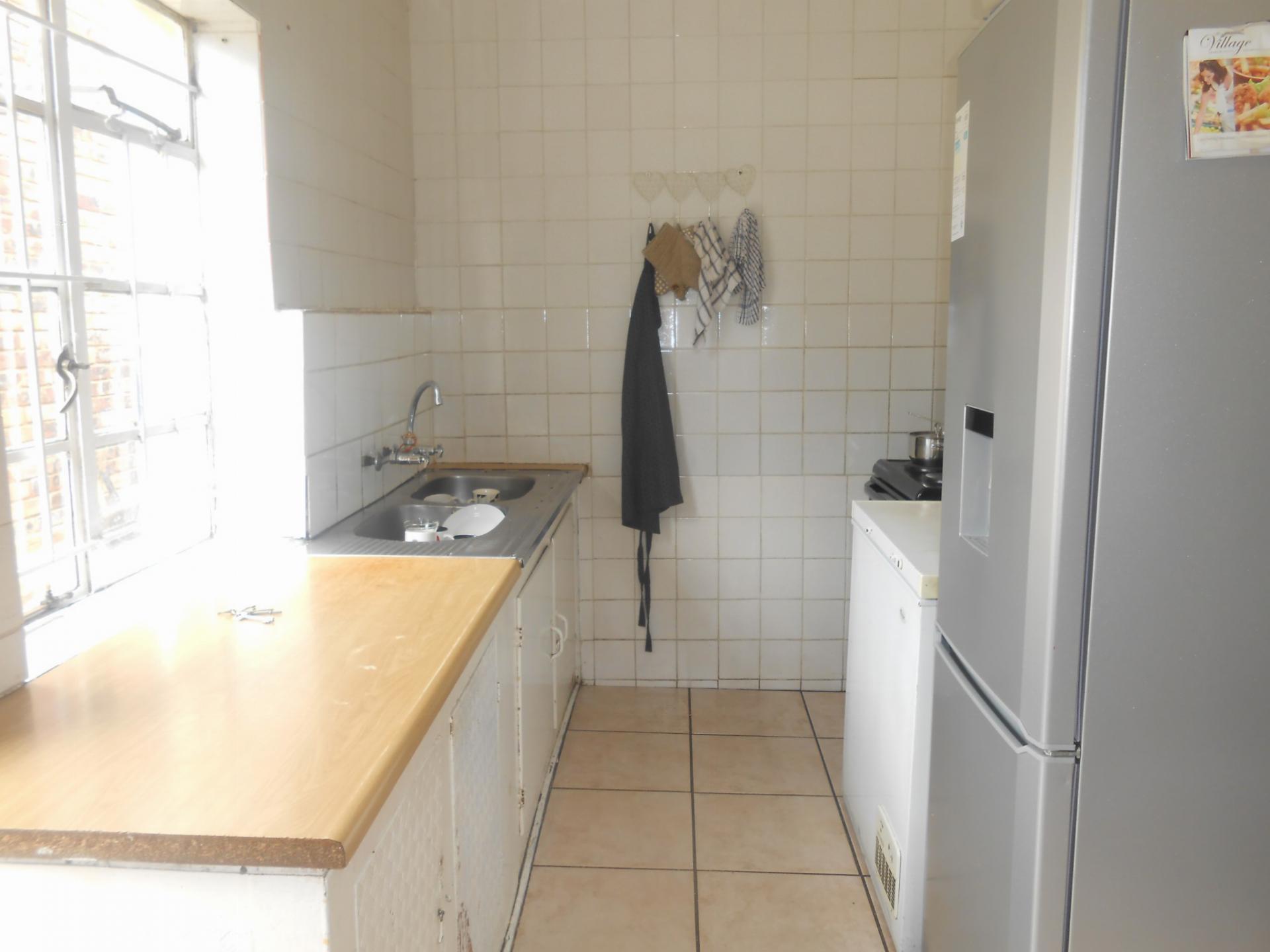 Kitchen - 10 square meters of property in Rosettenville