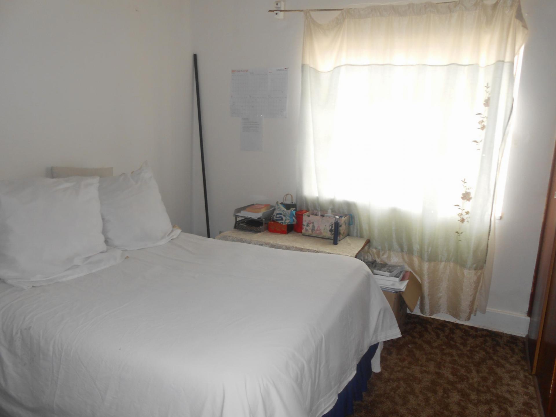 Bed Room 1 - 17 square meters of property in Rosettenville