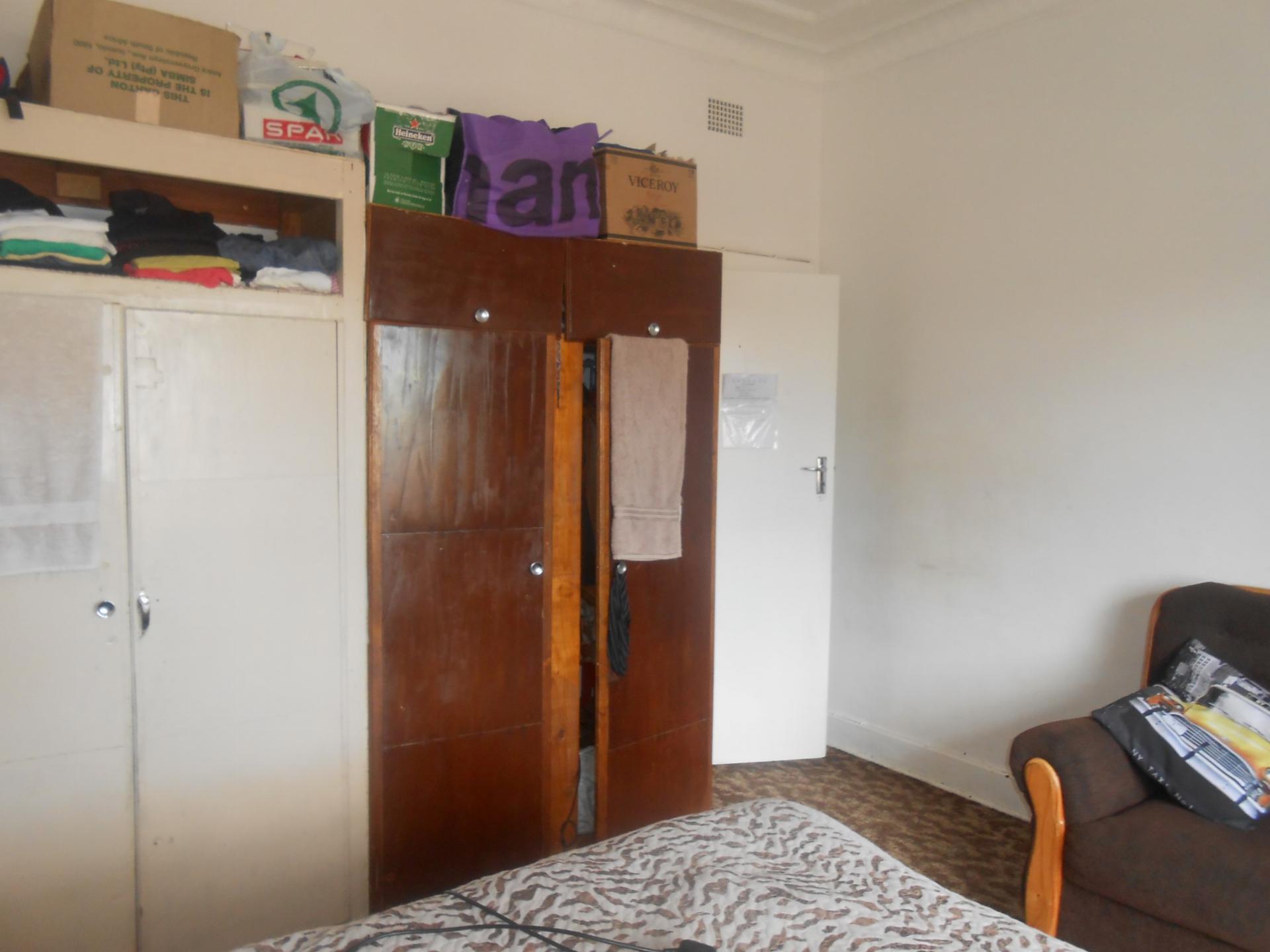 Main Bedroom - 21 square meters of property in Rosettenville