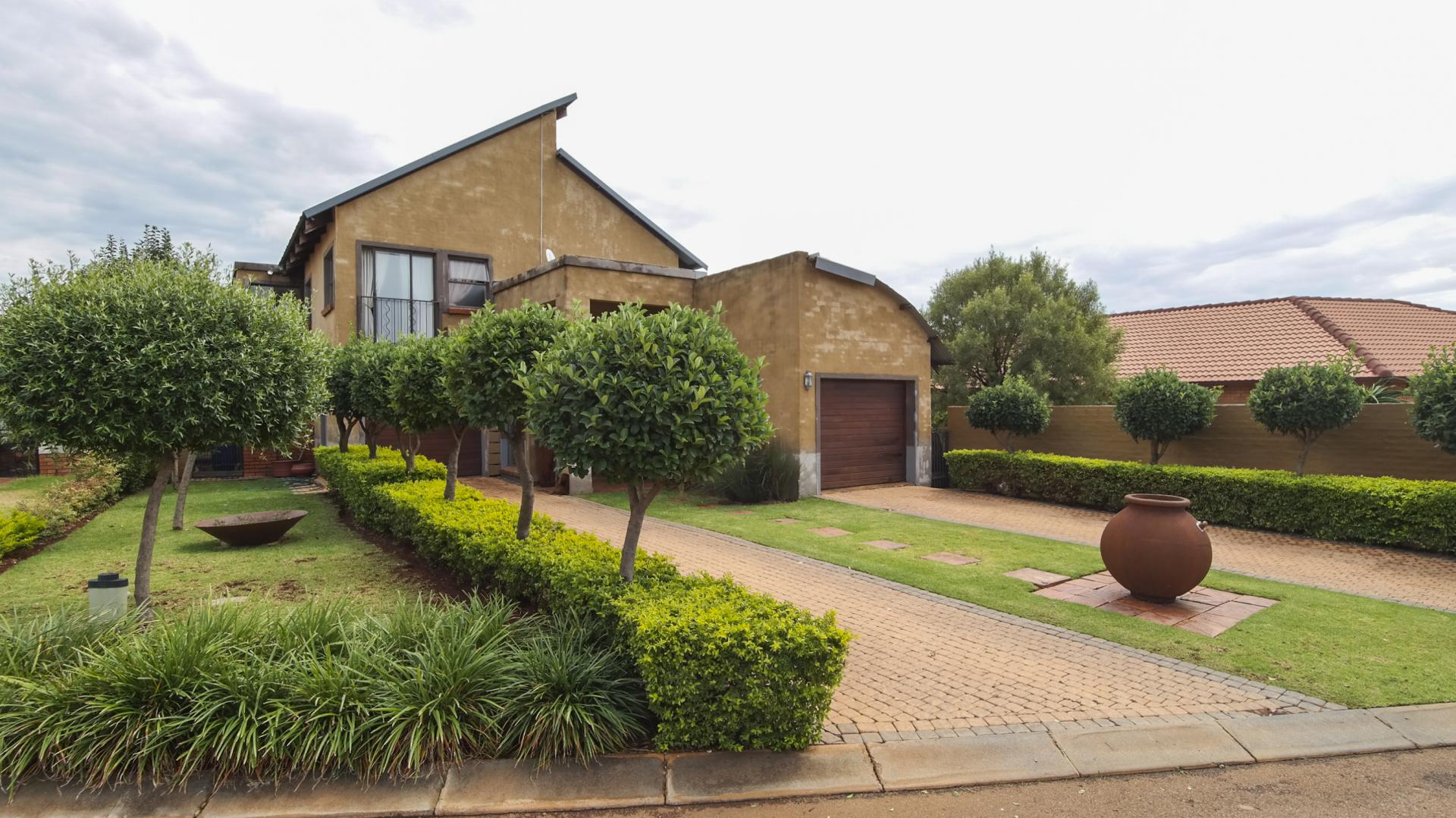 4 Bedroom House for Sale For Sale in The Meadows Estate MR159545 MyRoof