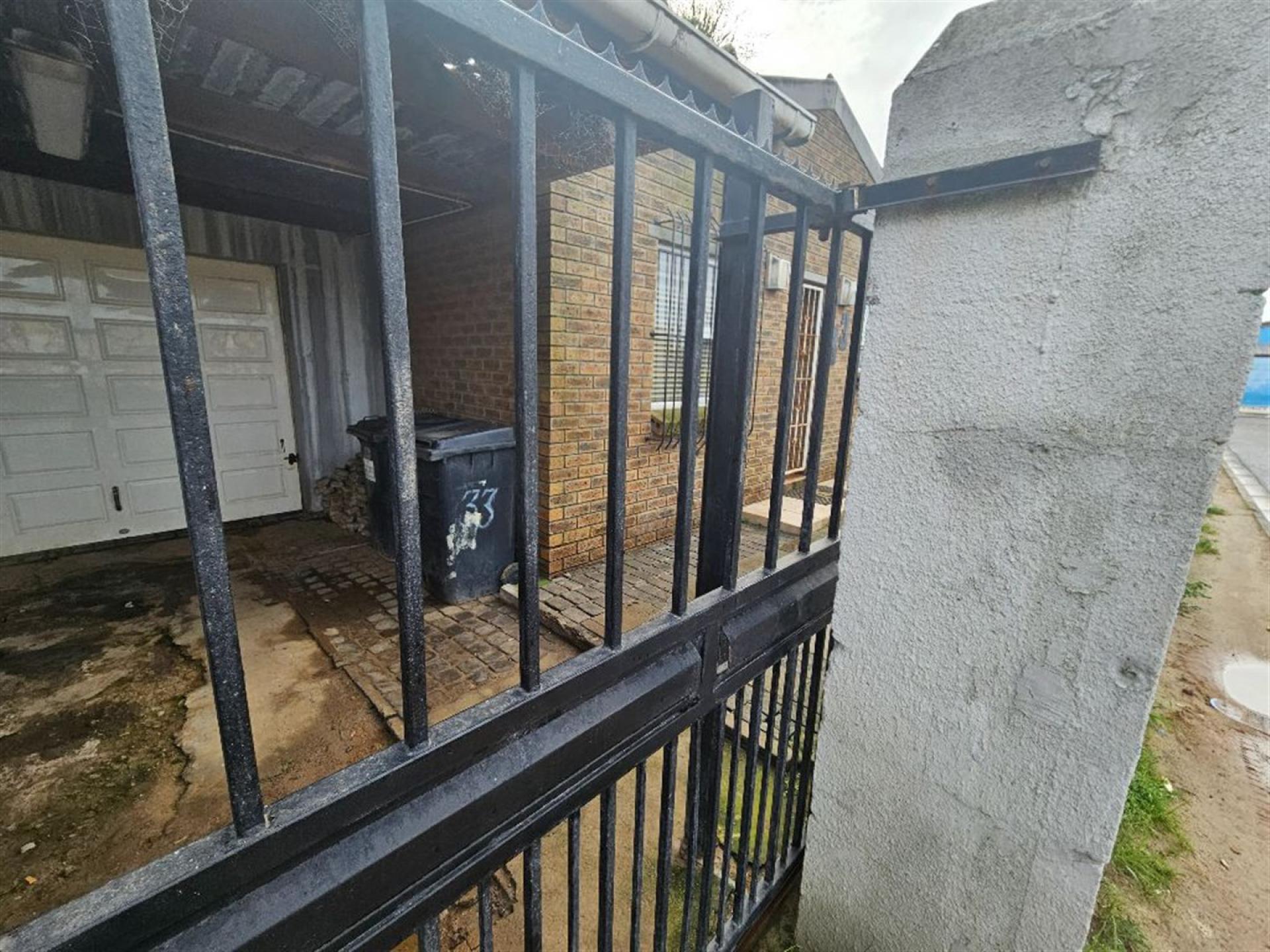 Front View of property in Retreat