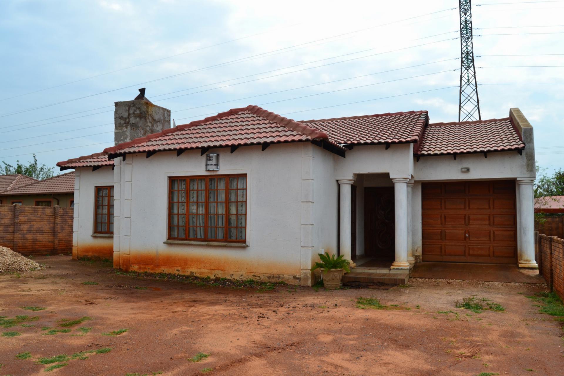 Front View of property in The Orchards