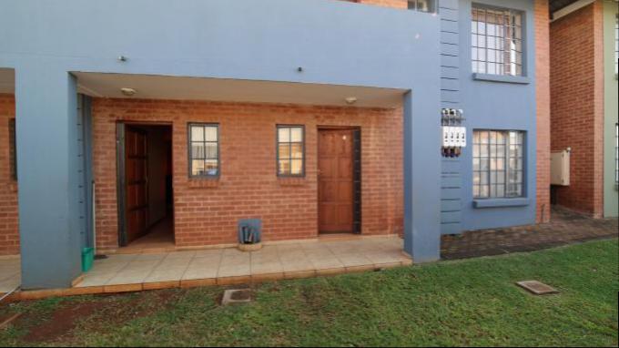 2 Bedroom Sectional Title for Sale For Sale in Theresapark - Home Sell - MR159878