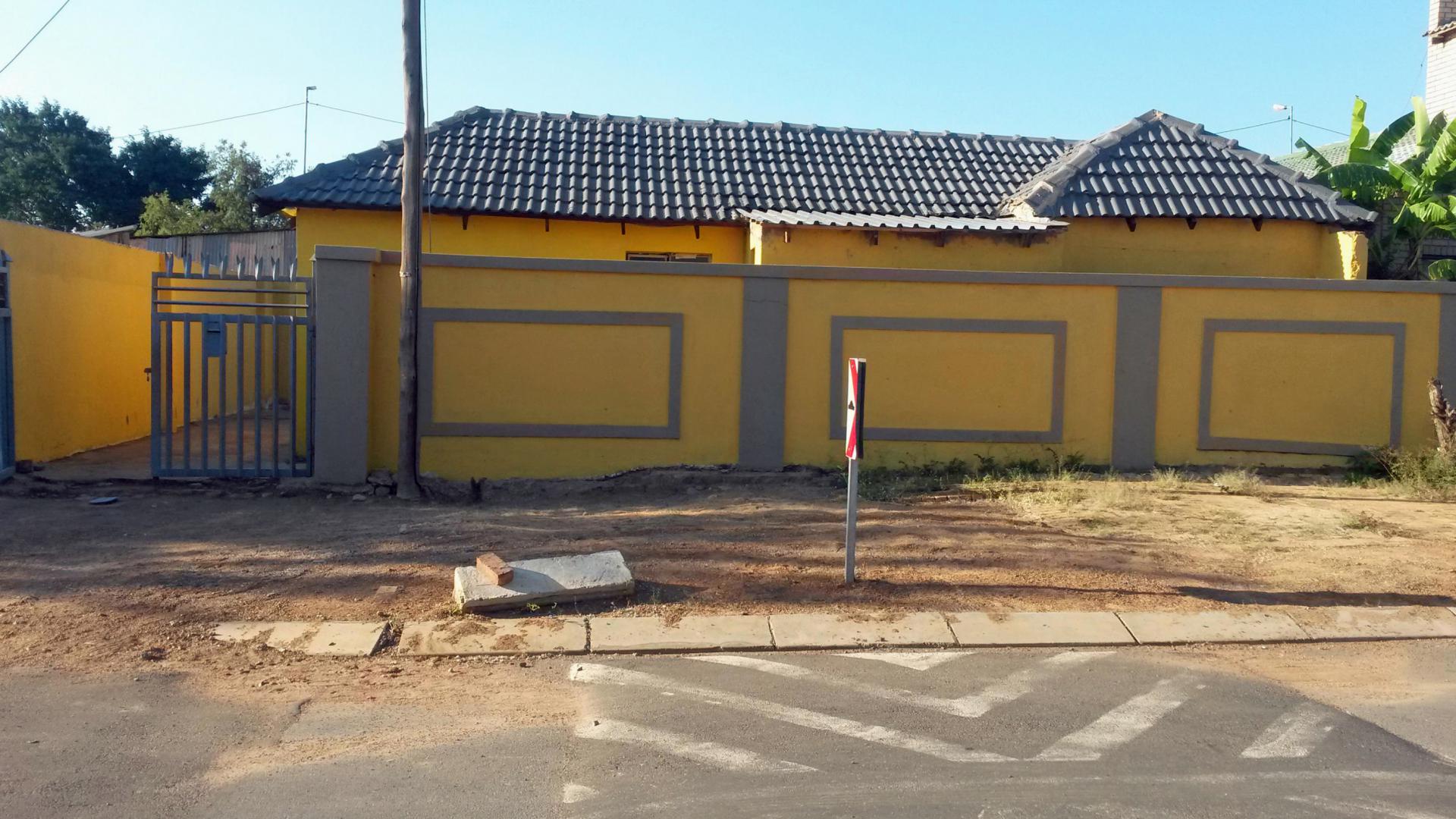 Front View of property in Mabopane