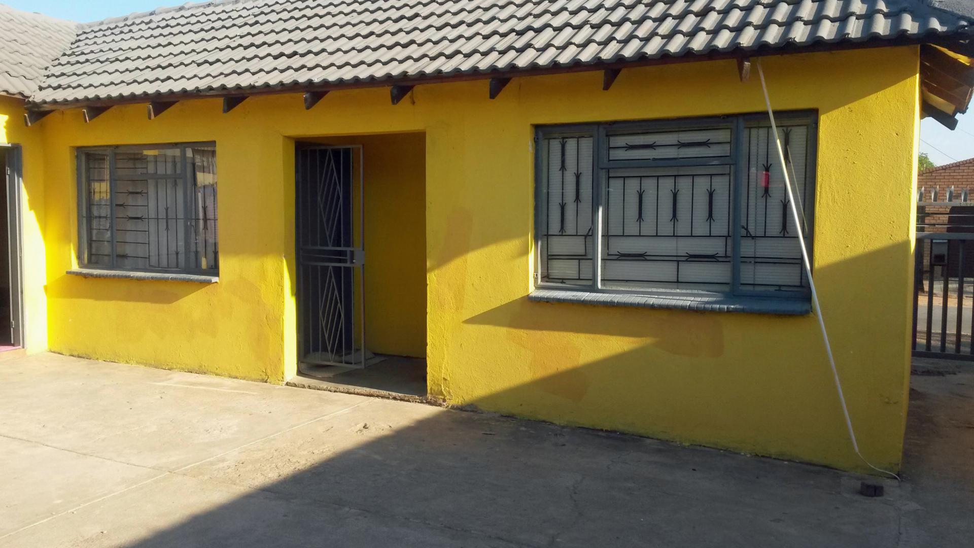 Front View of property in Mabopane