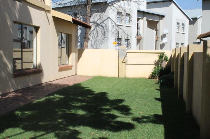 3 Bedroom Duplex to Rent in Rustenburg - Property to rent - MR159888