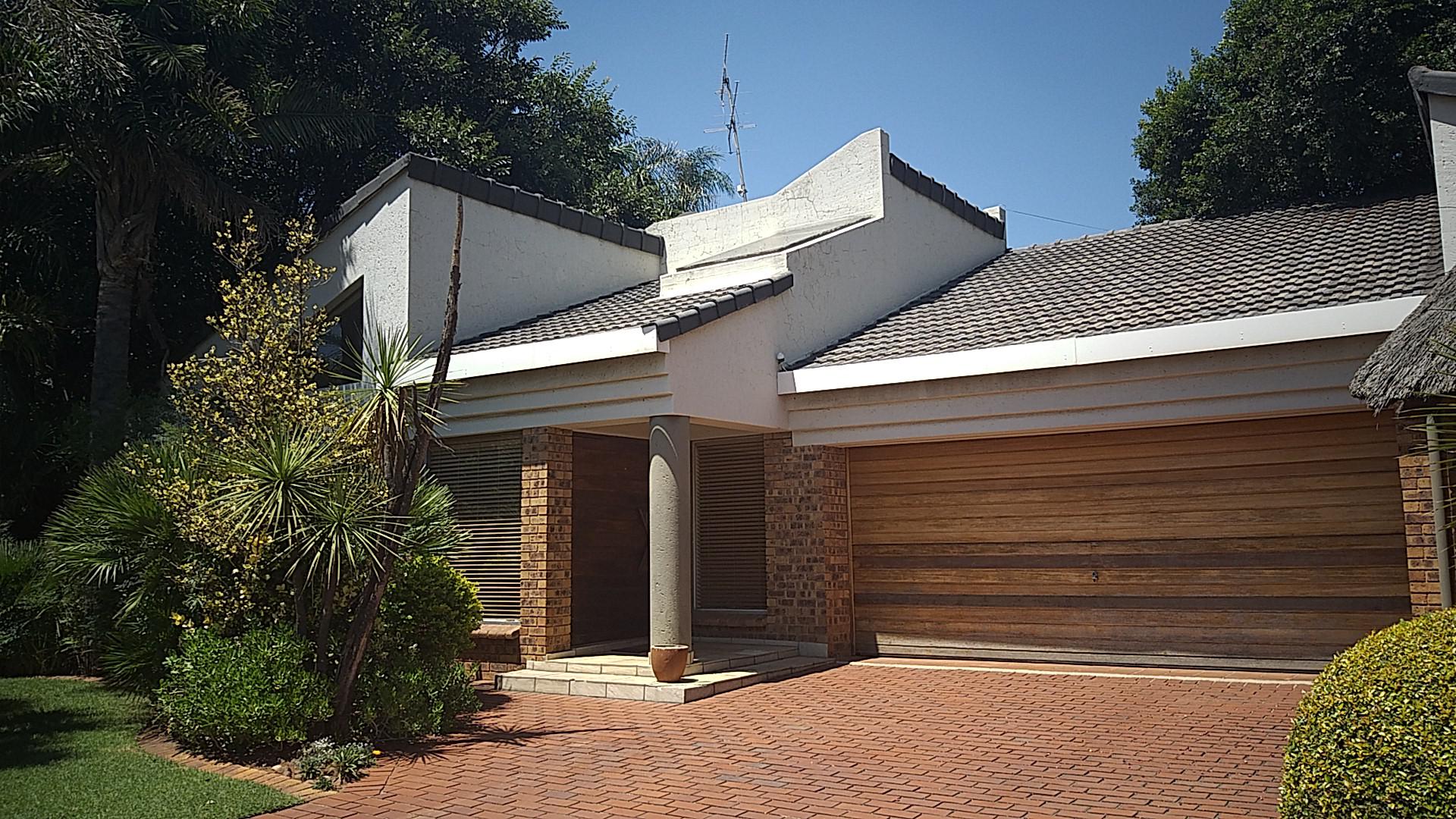 Front View of property in Sunward park