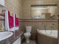 Bathroom 2 of property in Boardwalk Manor Estate