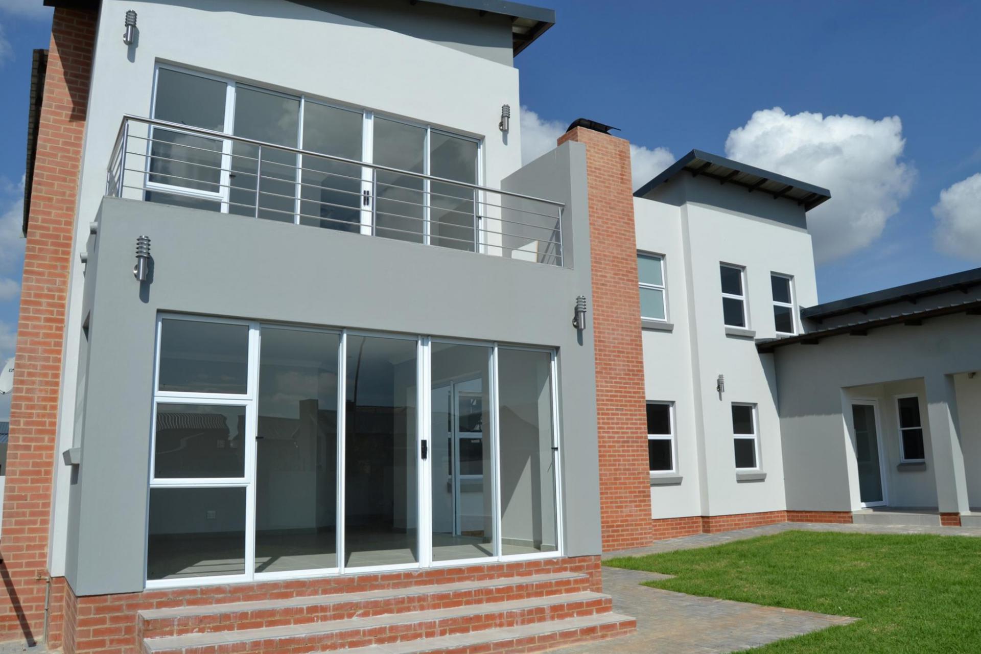 Front View of property in Midstream Estate