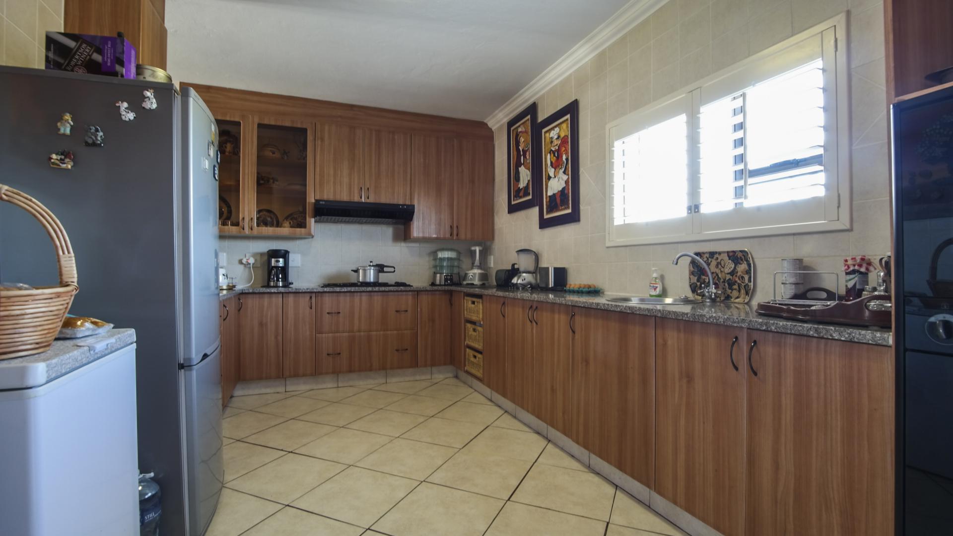 Kitchen - 16 square meters of property in The Wilds Estate