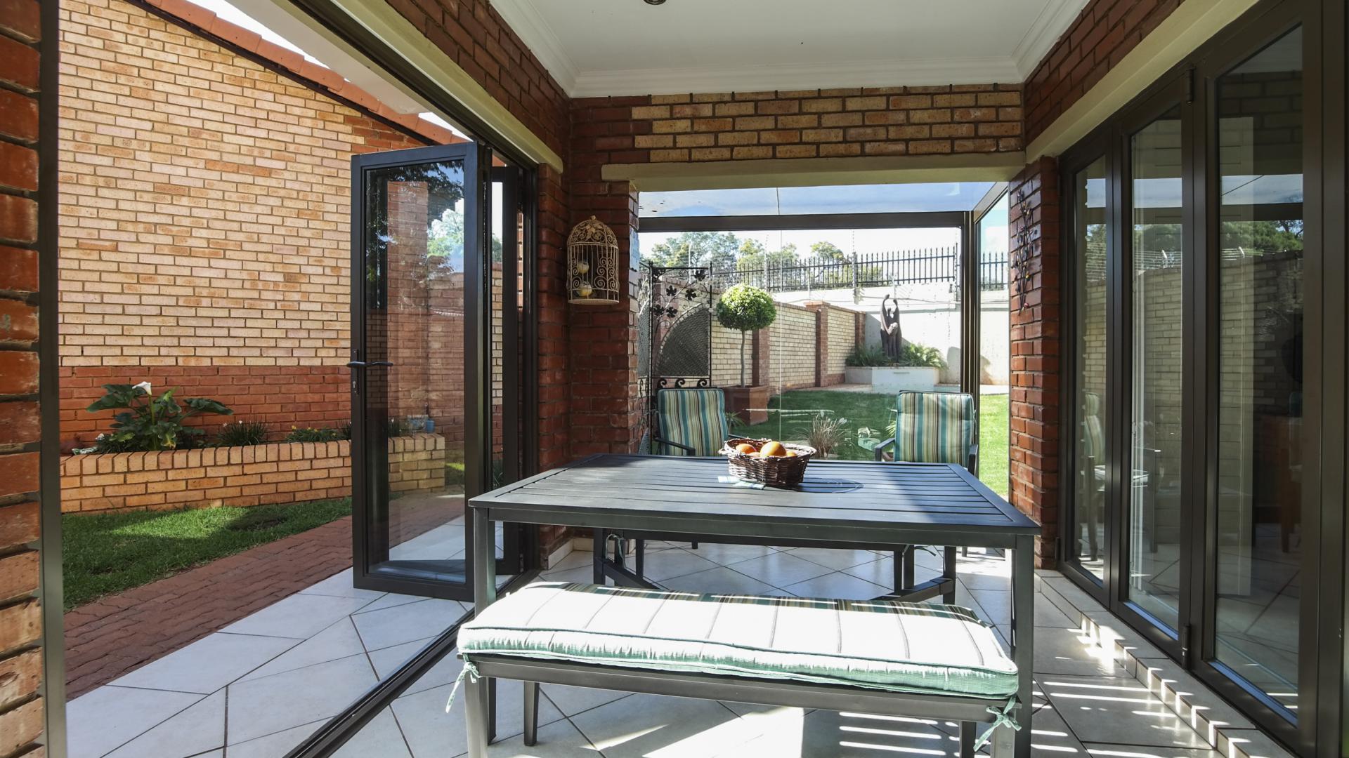 Patio - 10 square meters of property in The Wilds Estate