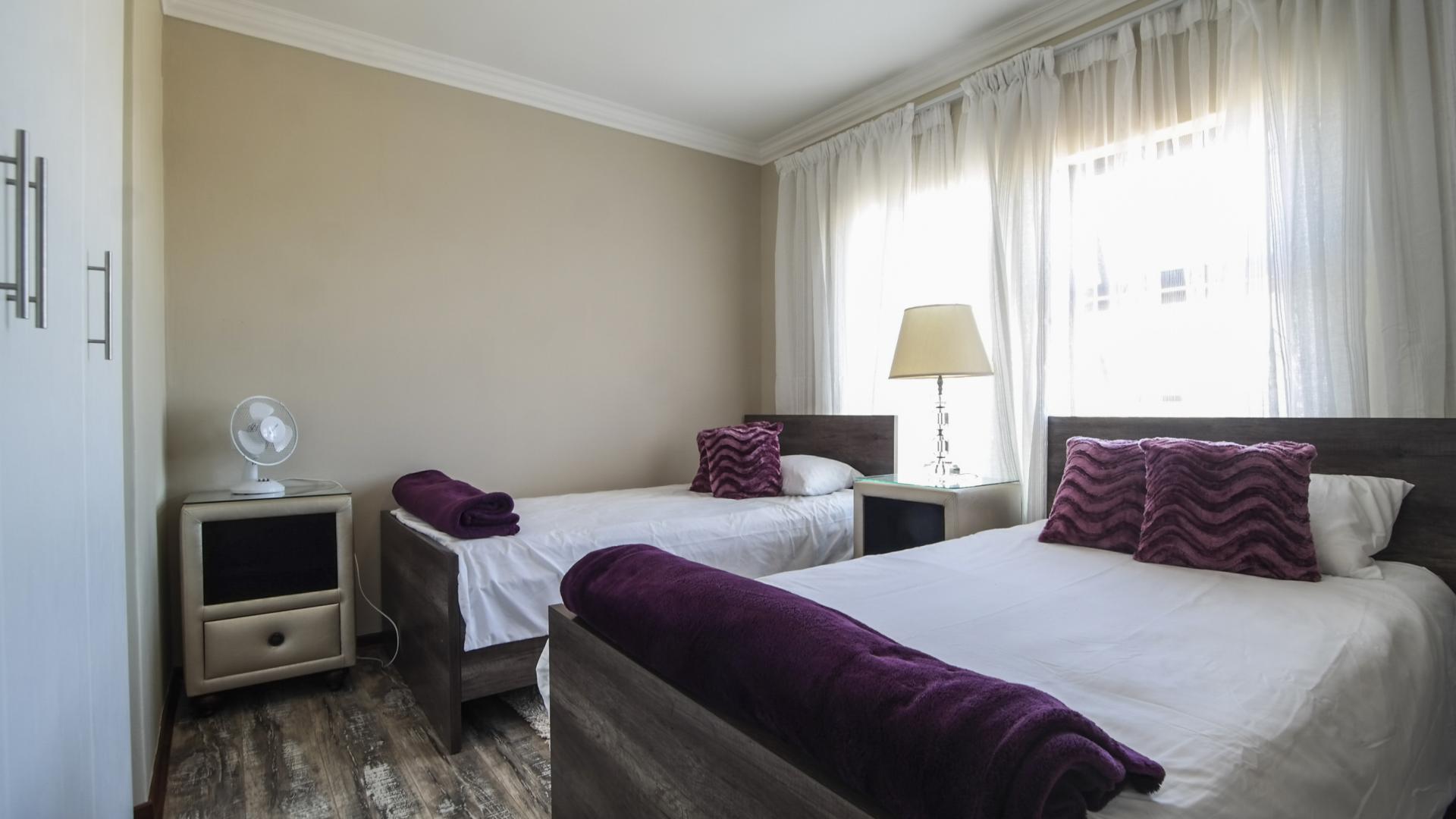 Bed Room 1 - 15 square meters of property in The Wilds Estate