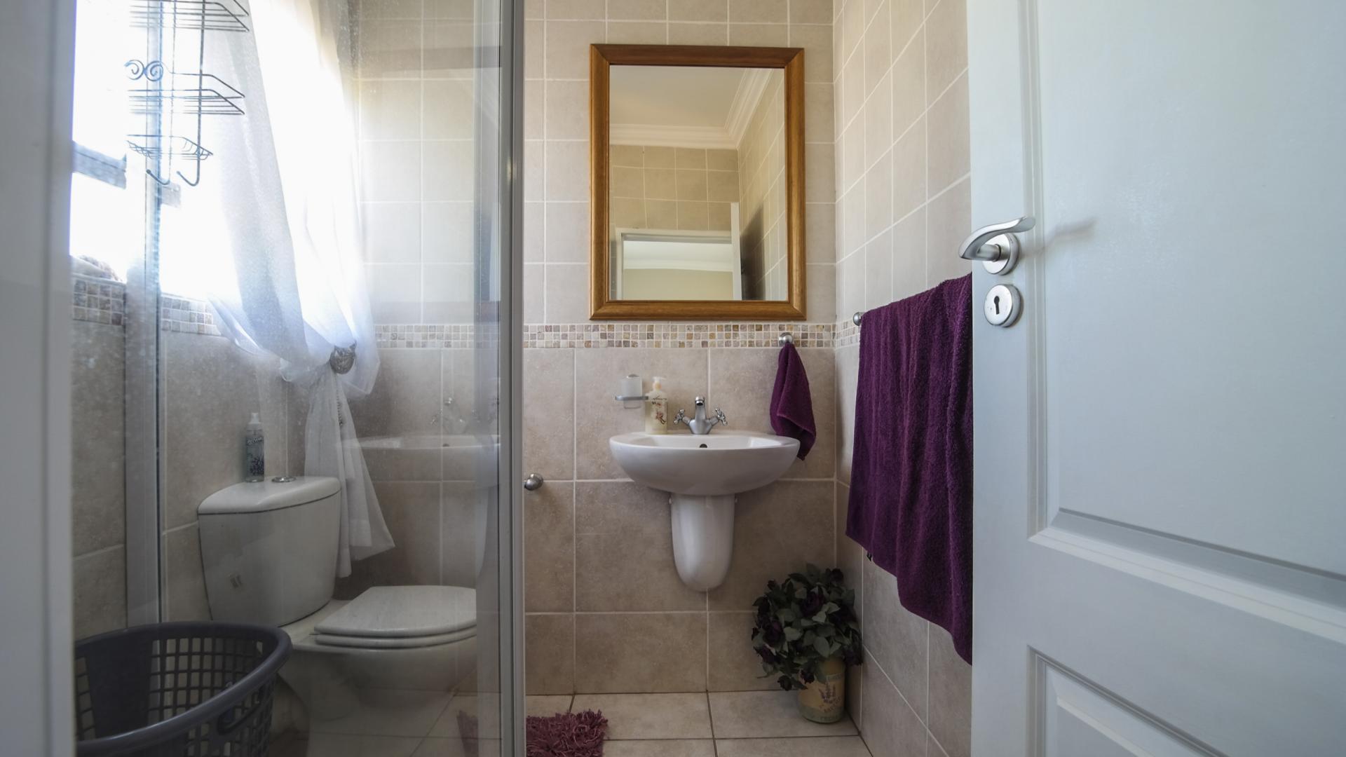 Bathroom 1 - 3 square meters of property in The Wilds Estate