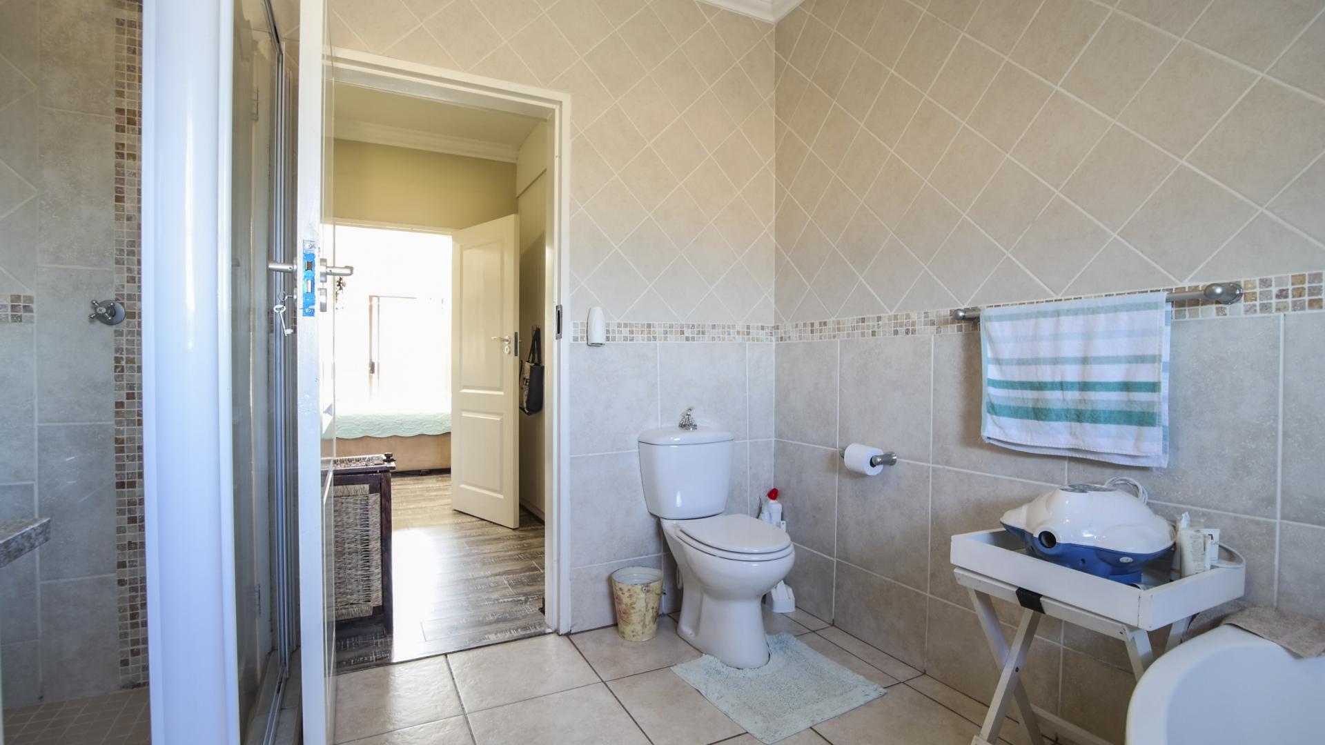 Main Bathroom - 9 square meters of property in The Wilds Estate