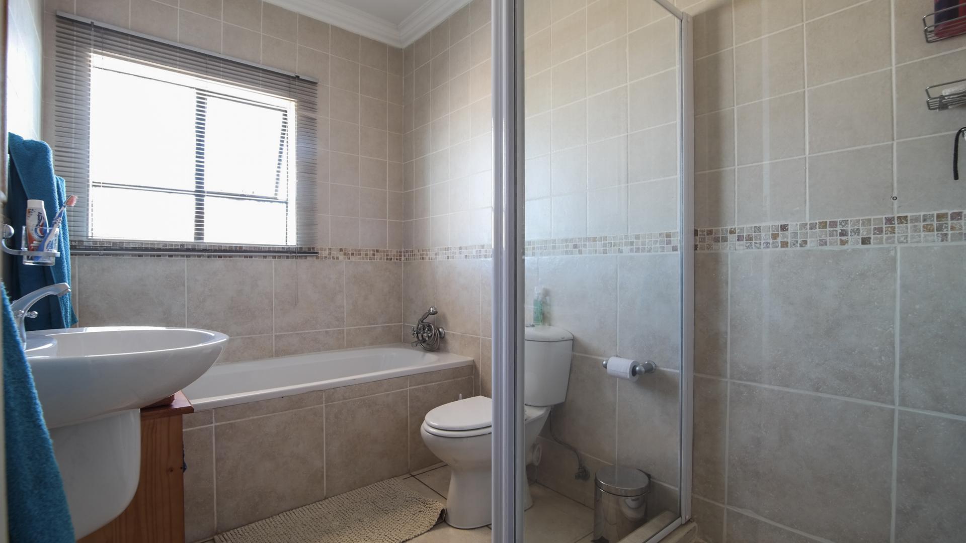 Bathroom 2 - 7 square meters of property in The Wilds Estate