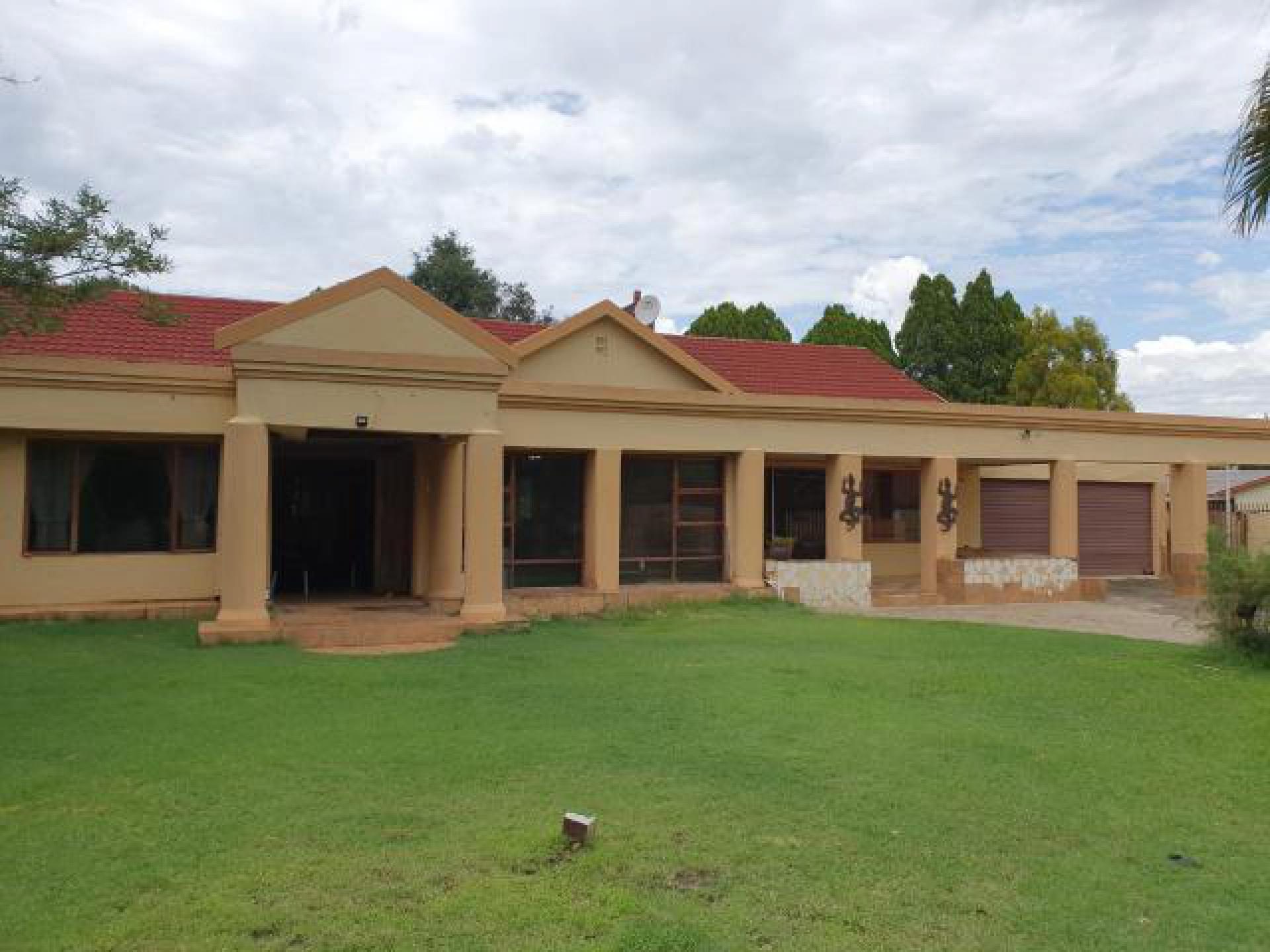 Front View of property in Neserhof