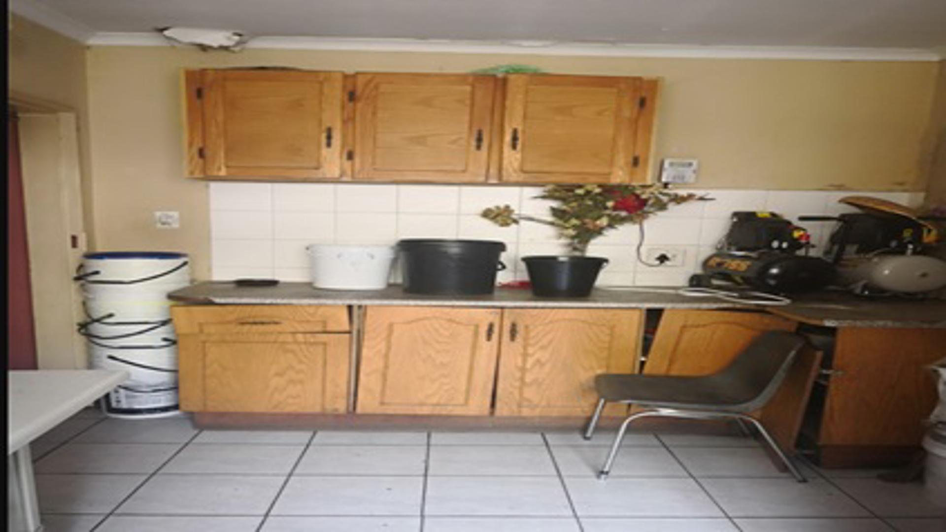 Kitchen of property in Kempton Park