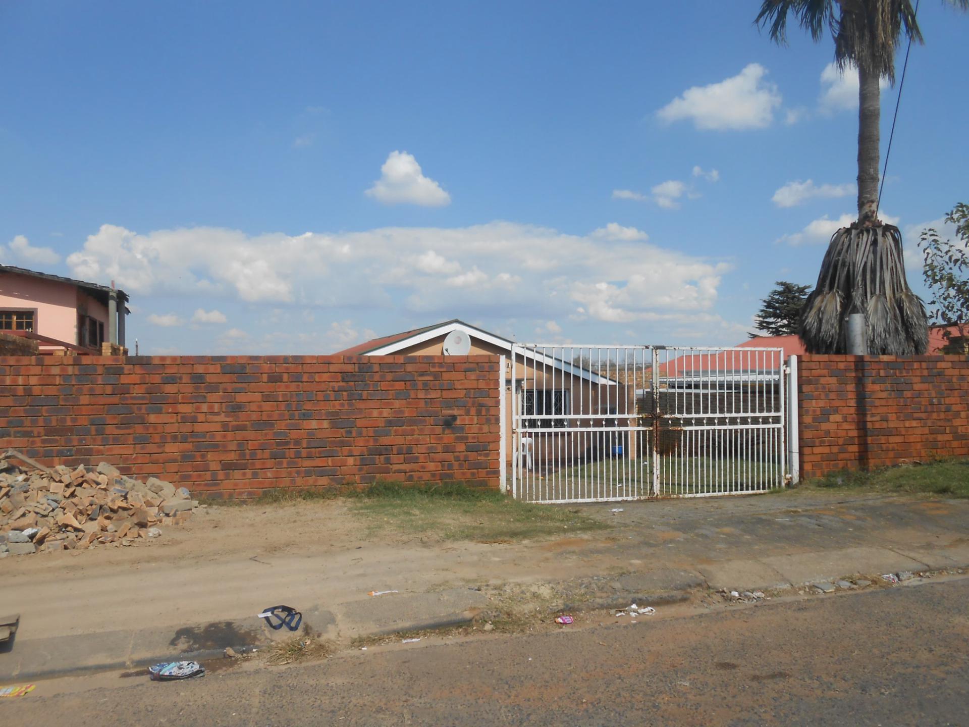 Front View of property in Bosmont