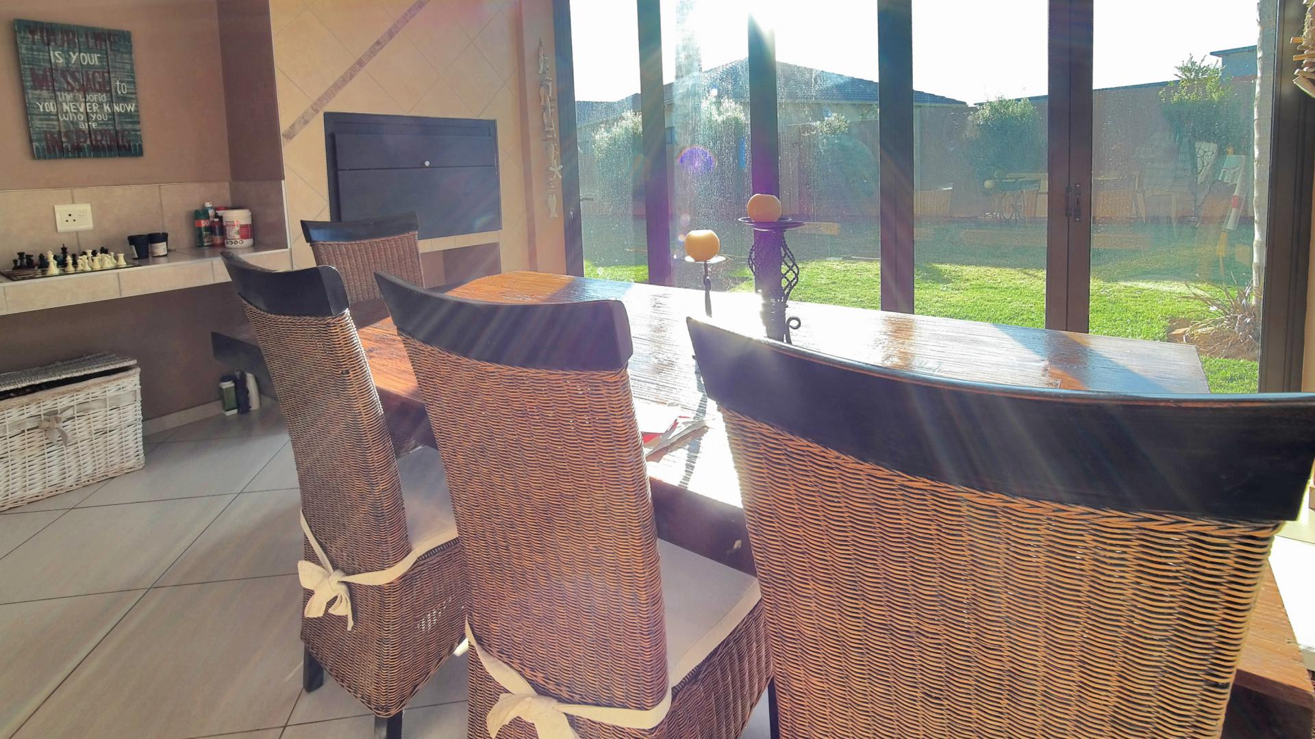 Patio - 14 square meters of property in The Wilds Estate