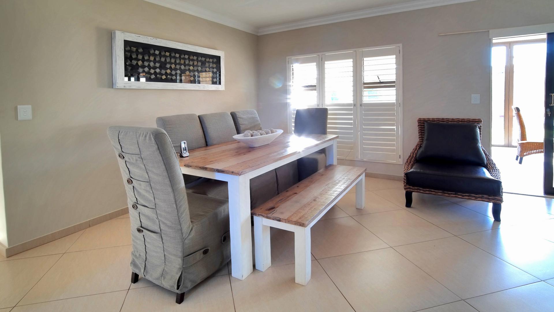 Dining Room - 16 square meters of property in The Wilds Estate