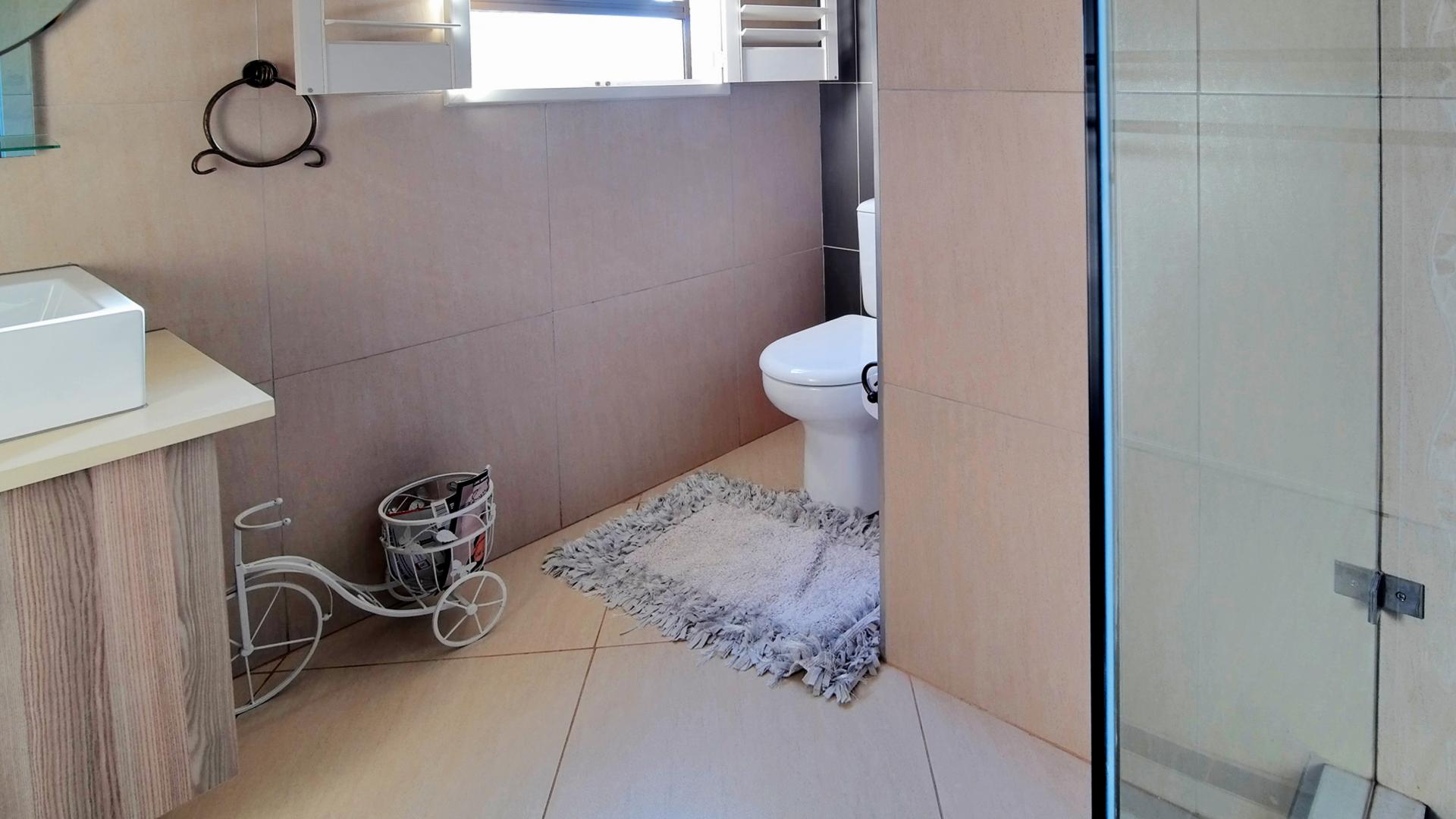 Bathroom 1 - 4 square meters of property in The Wilds Estate