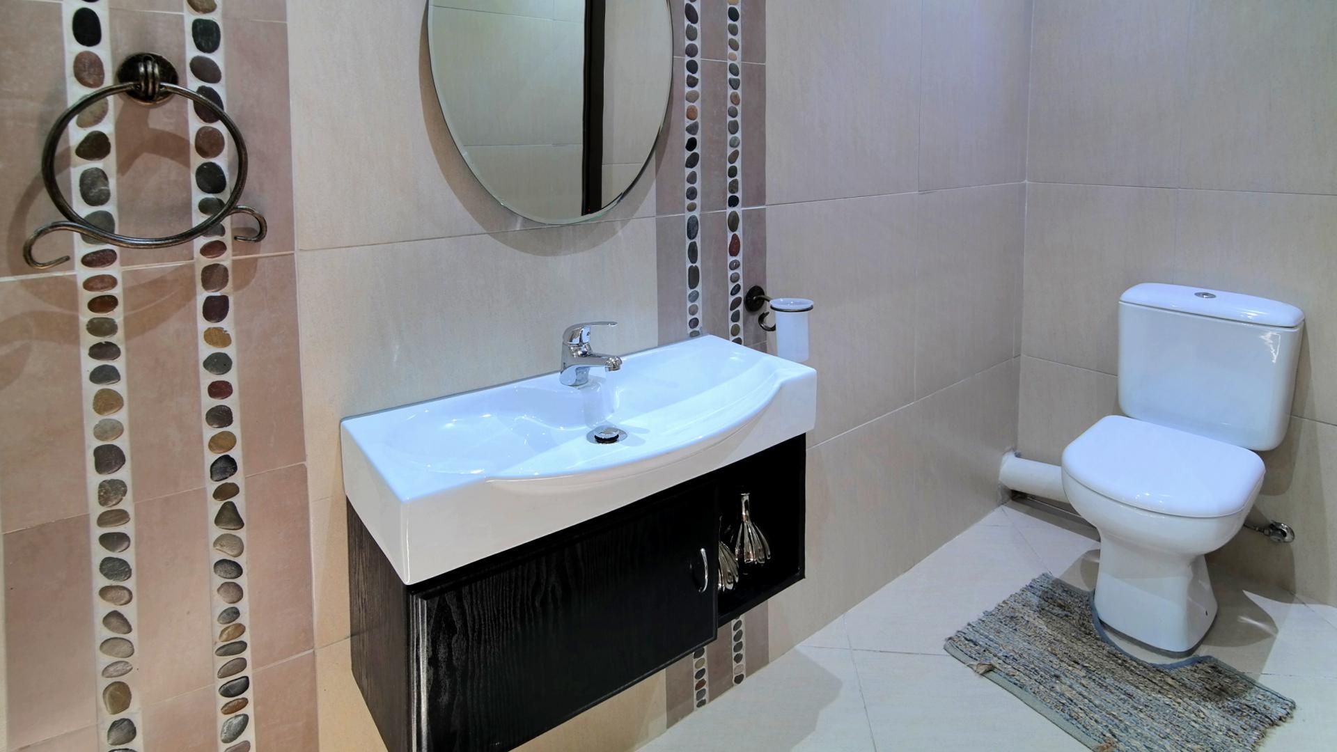 Bathroom 2 - 7 square meters of property in The Wilds Estate