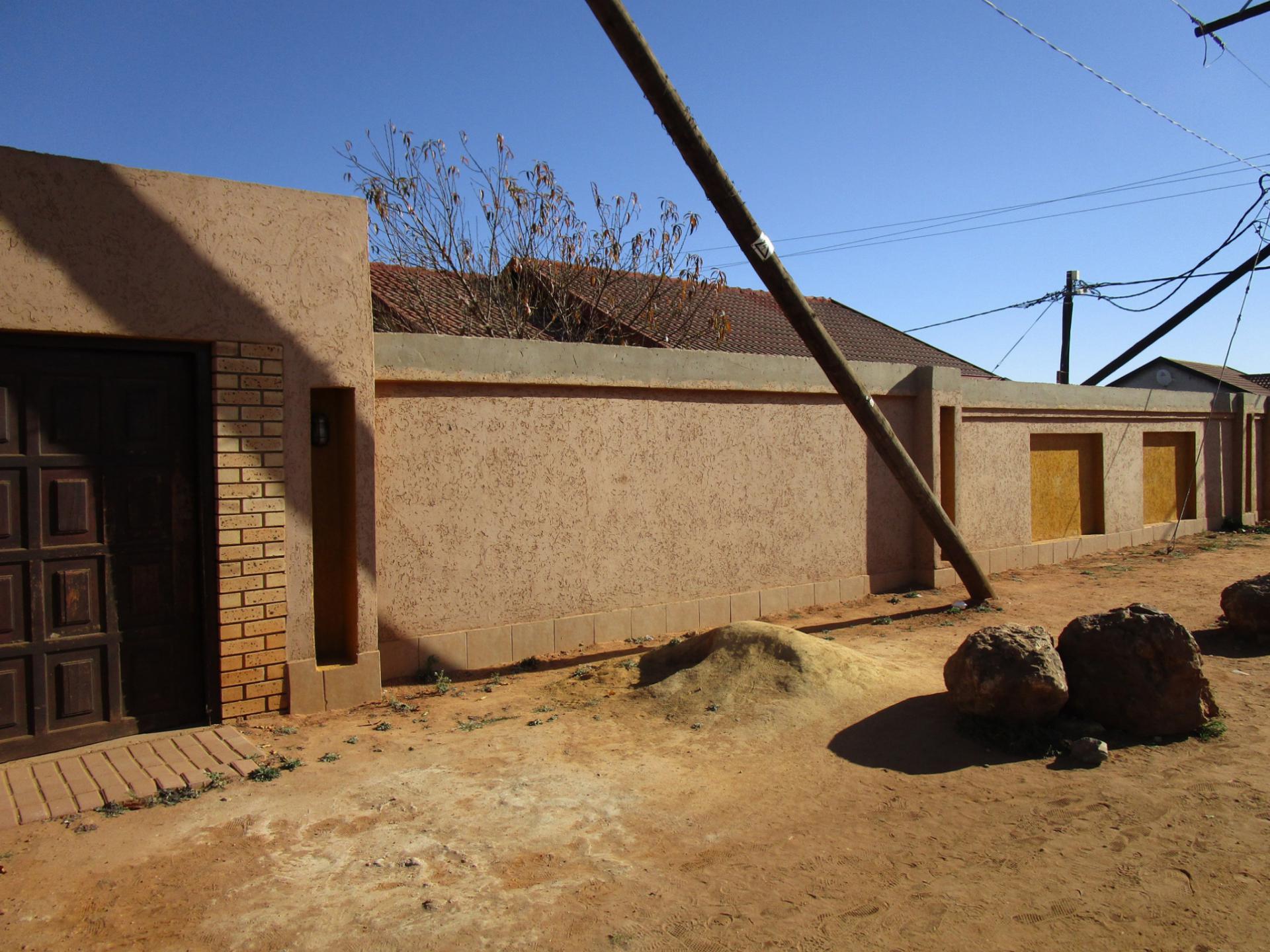 Front View of property in Protea Glen