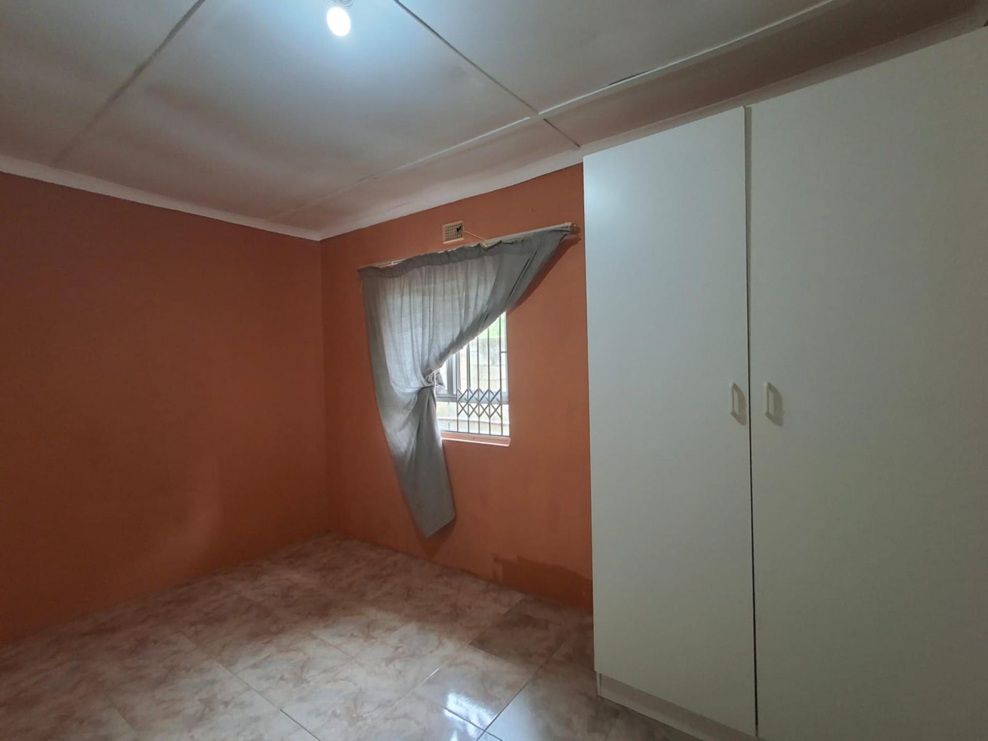 Bed Room 1 of property in Pinetown 