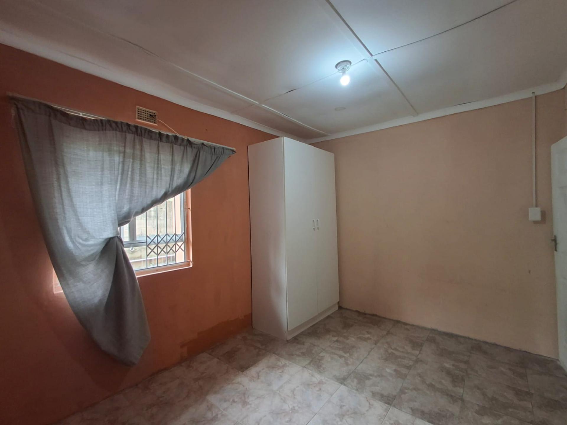 Bed Room 1 of property in Pinetown 