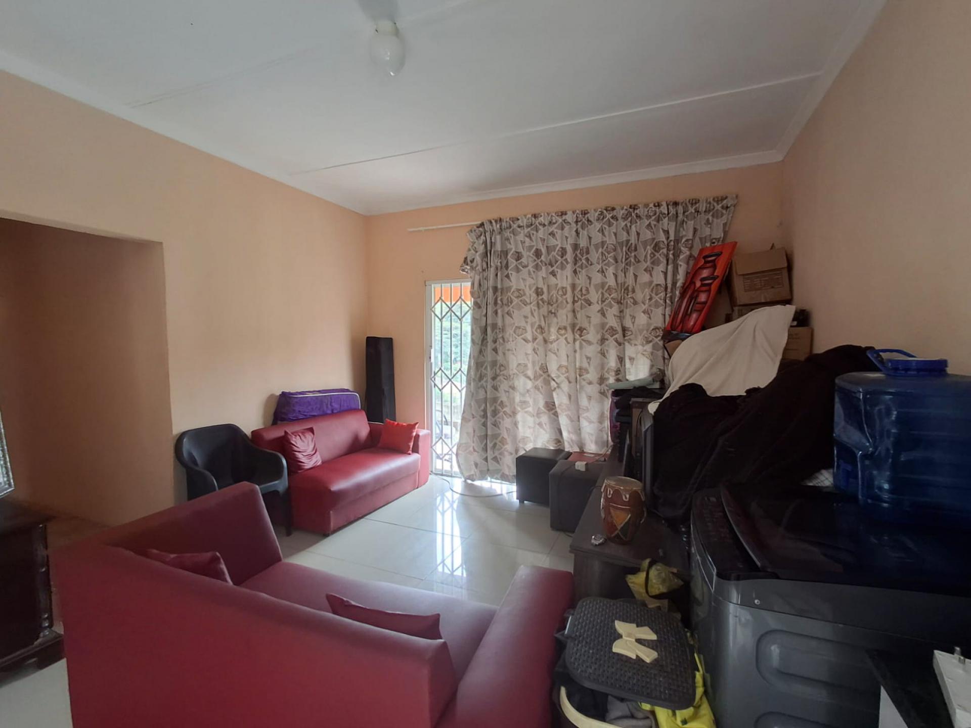 Lounges of property in Pinetown 