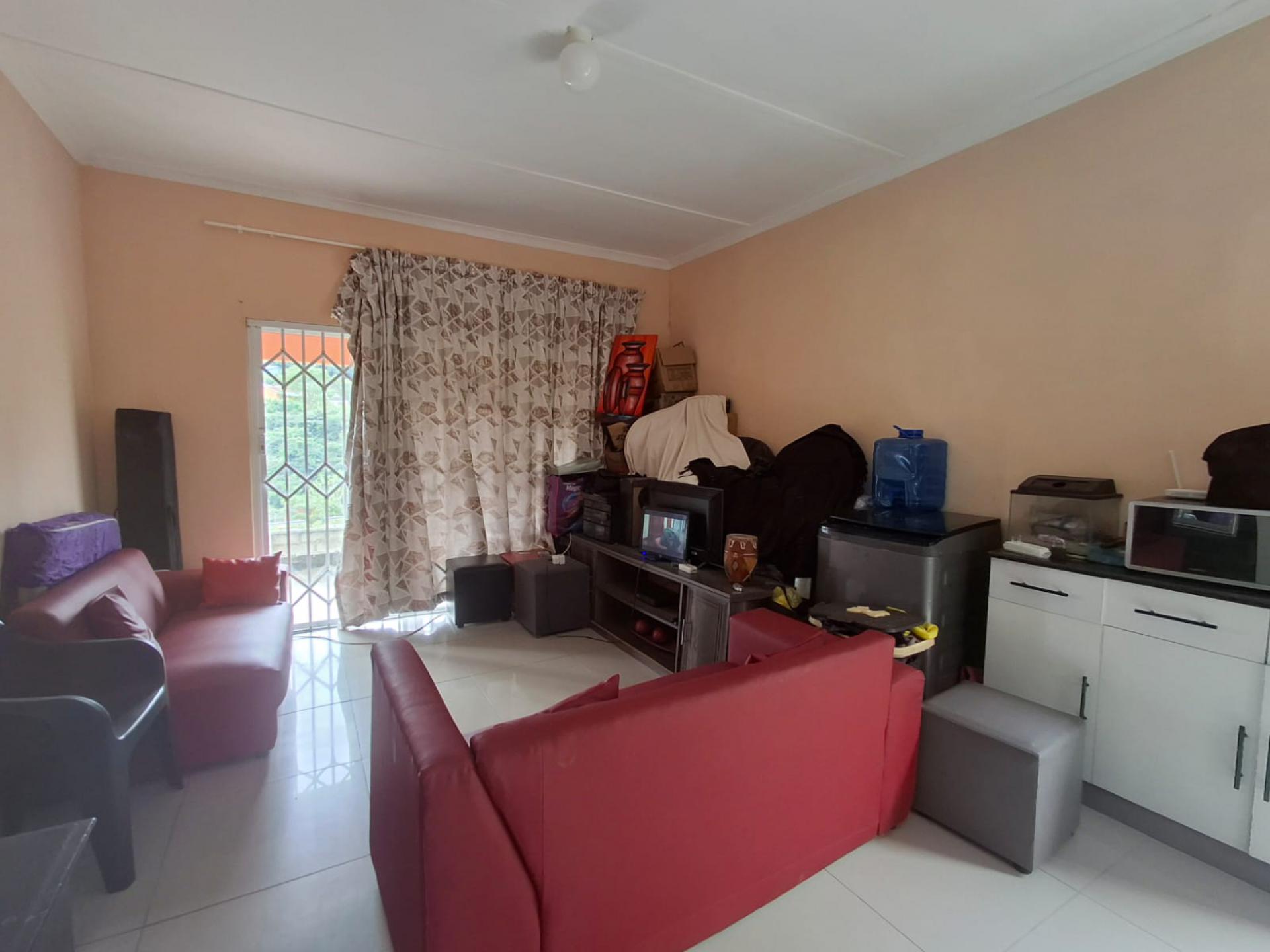 Lounges of property in Pinetown 