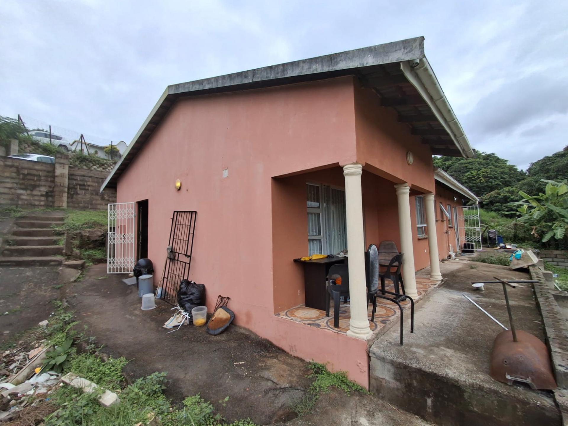 Front View of property in Pinetown 