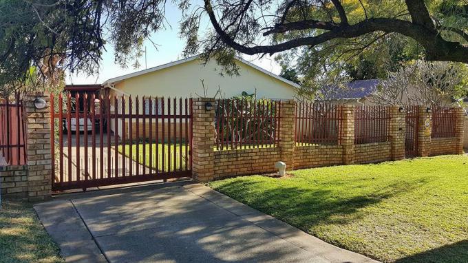 3 Bedroom House for Sale For Sale in Rustenburg - Home Sell - MR160205
