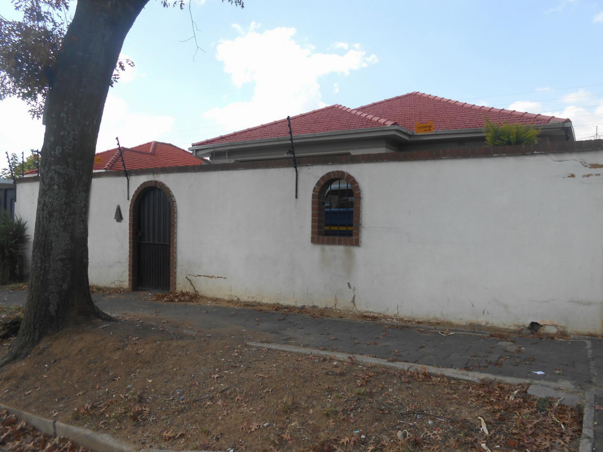 Front View of property in Rosettenville