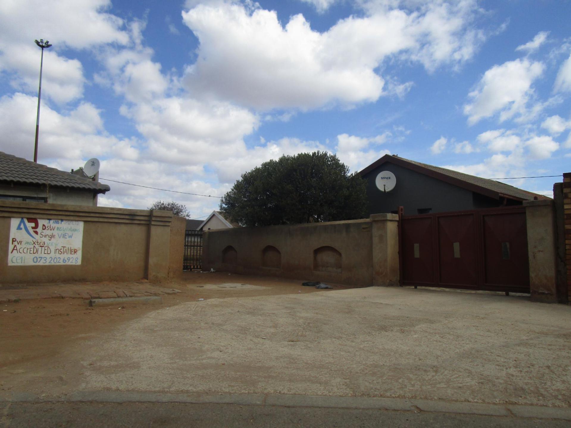 Front View of property in Dobsonville