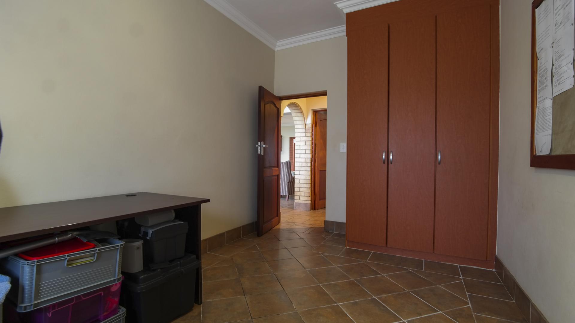 Study - 16 square meters of property in The Wilds Estate