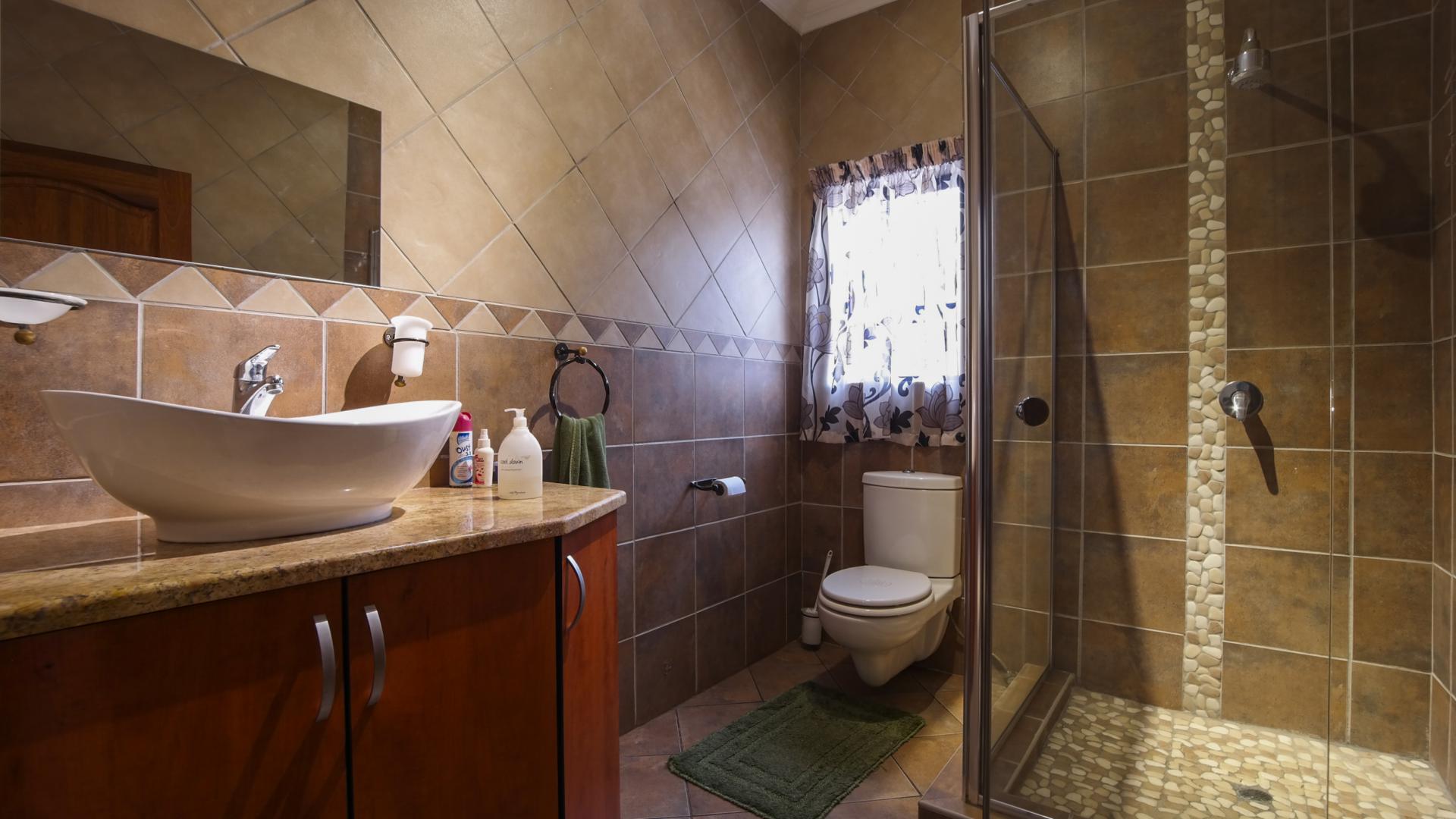 Bathroom 1 - 6 square meters of property in The Wilds Estate