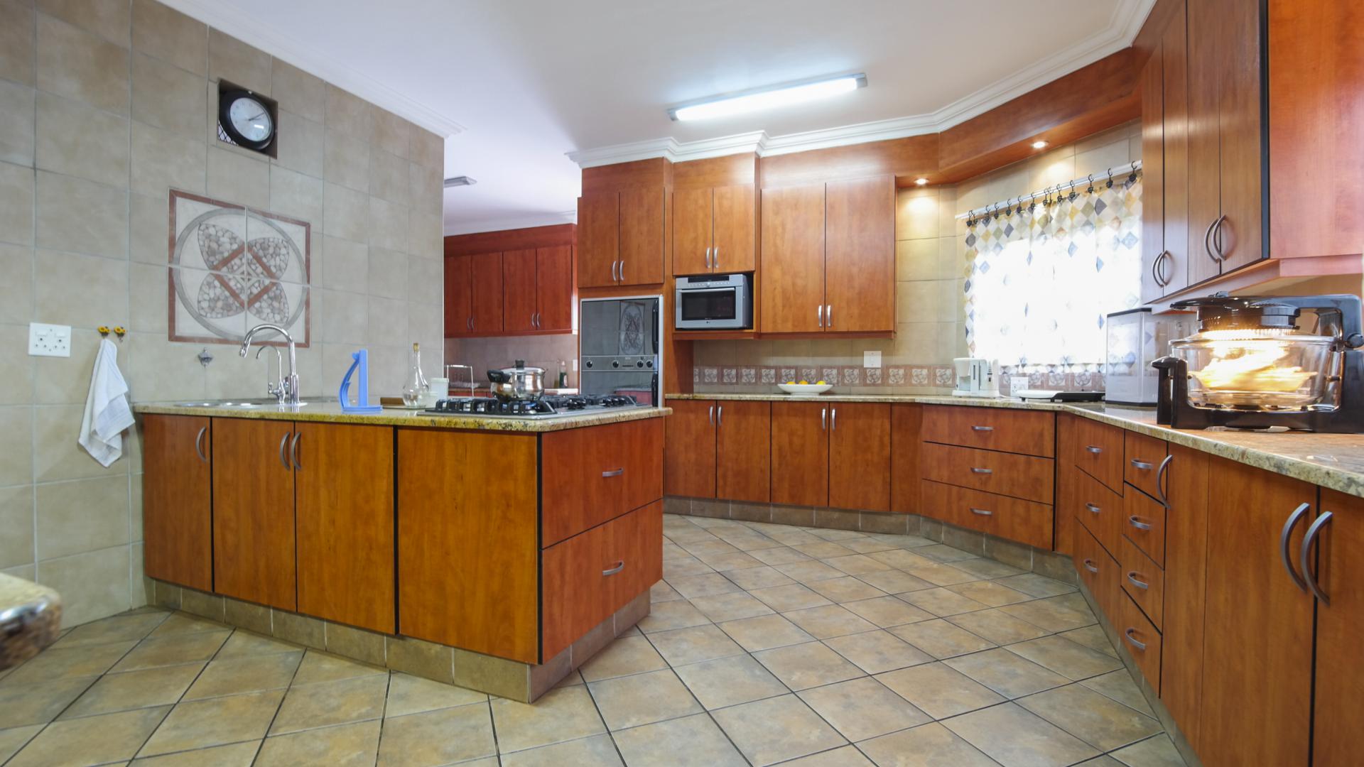 Kitchen - 17 square meters of property in The Wilds Estate