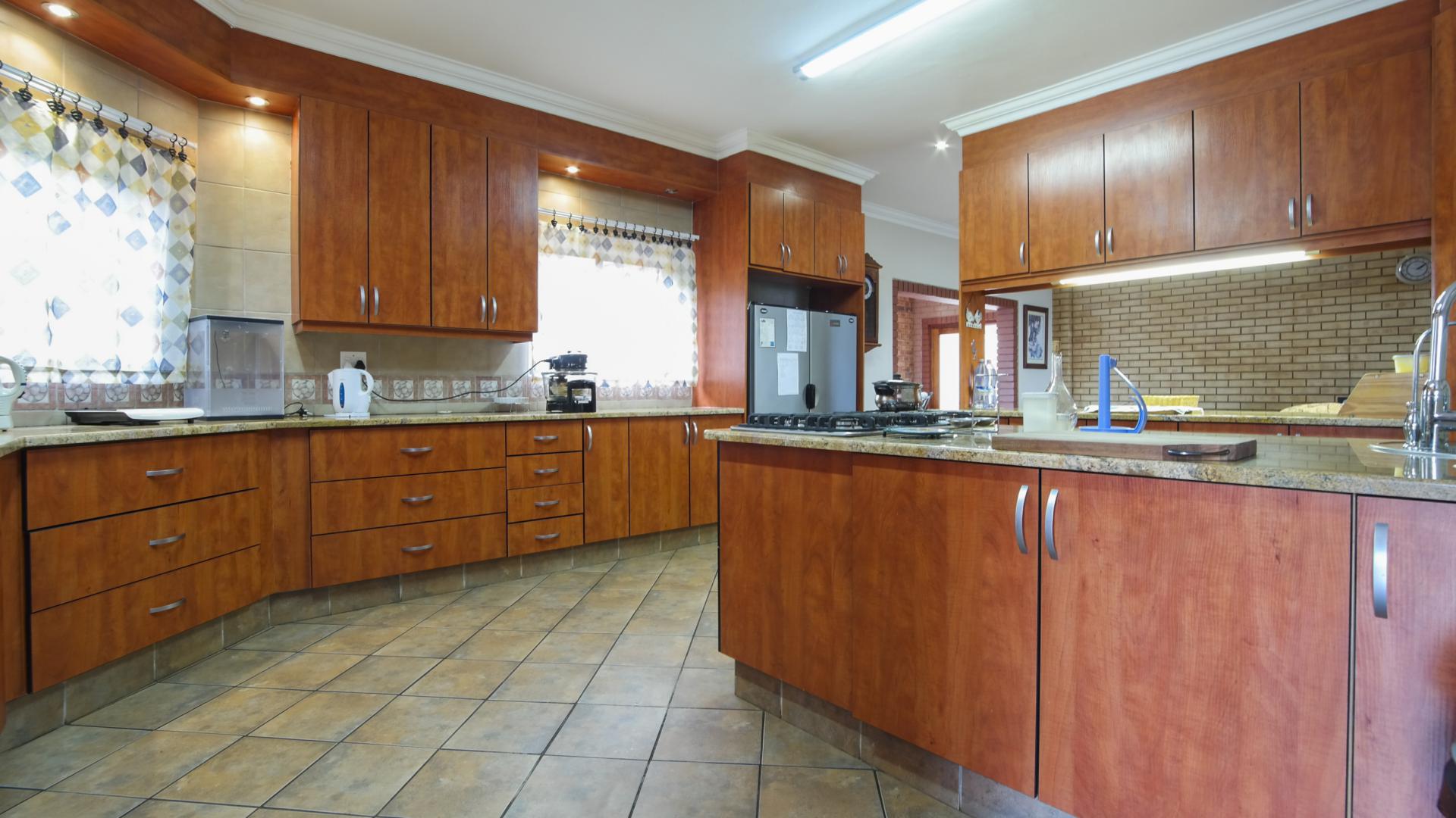 Kitchen - 17 square meters of property in The Wilds Estate
