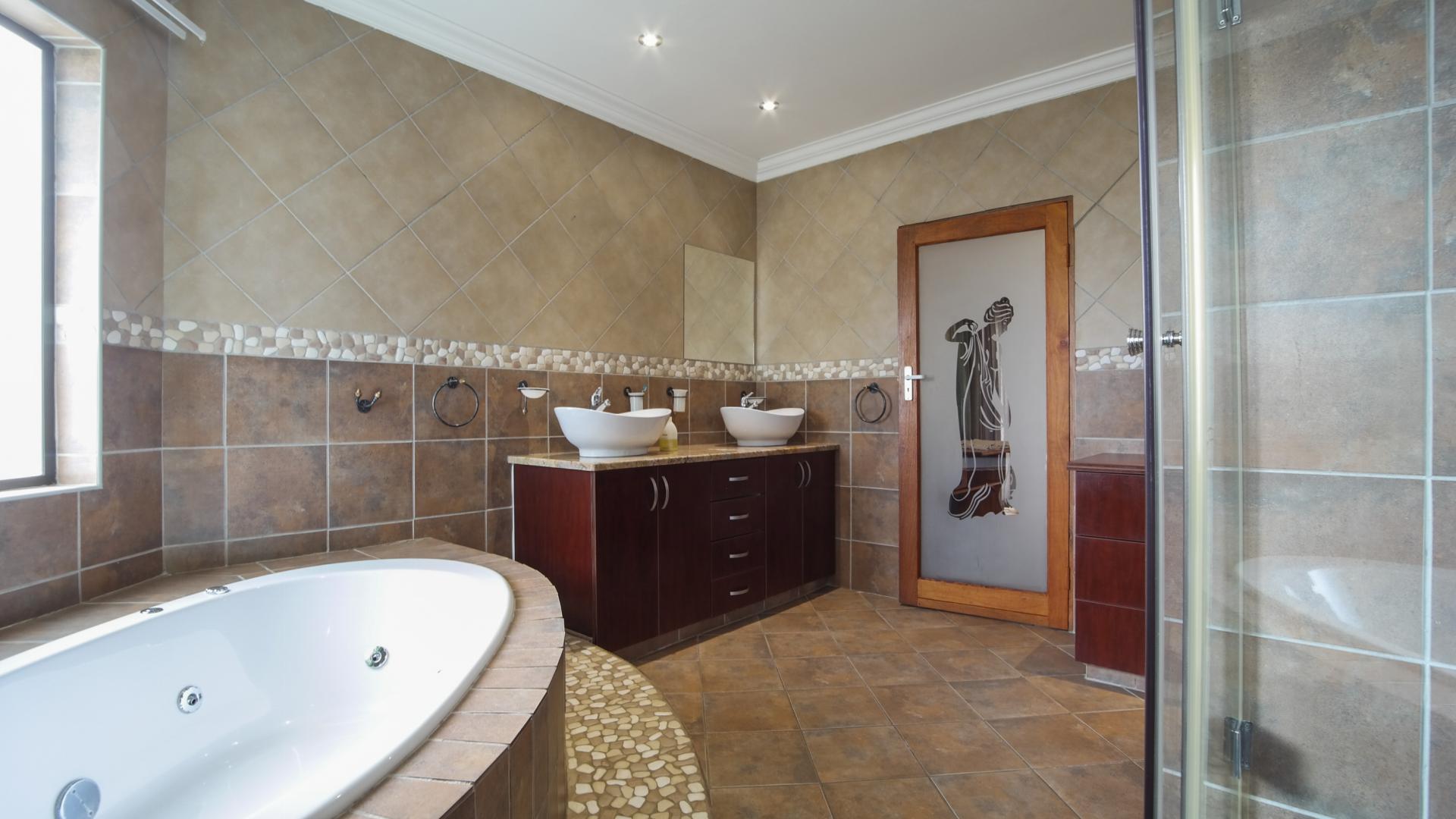 Bathroom 2 - 16 square meters of property in The Wilds Estate