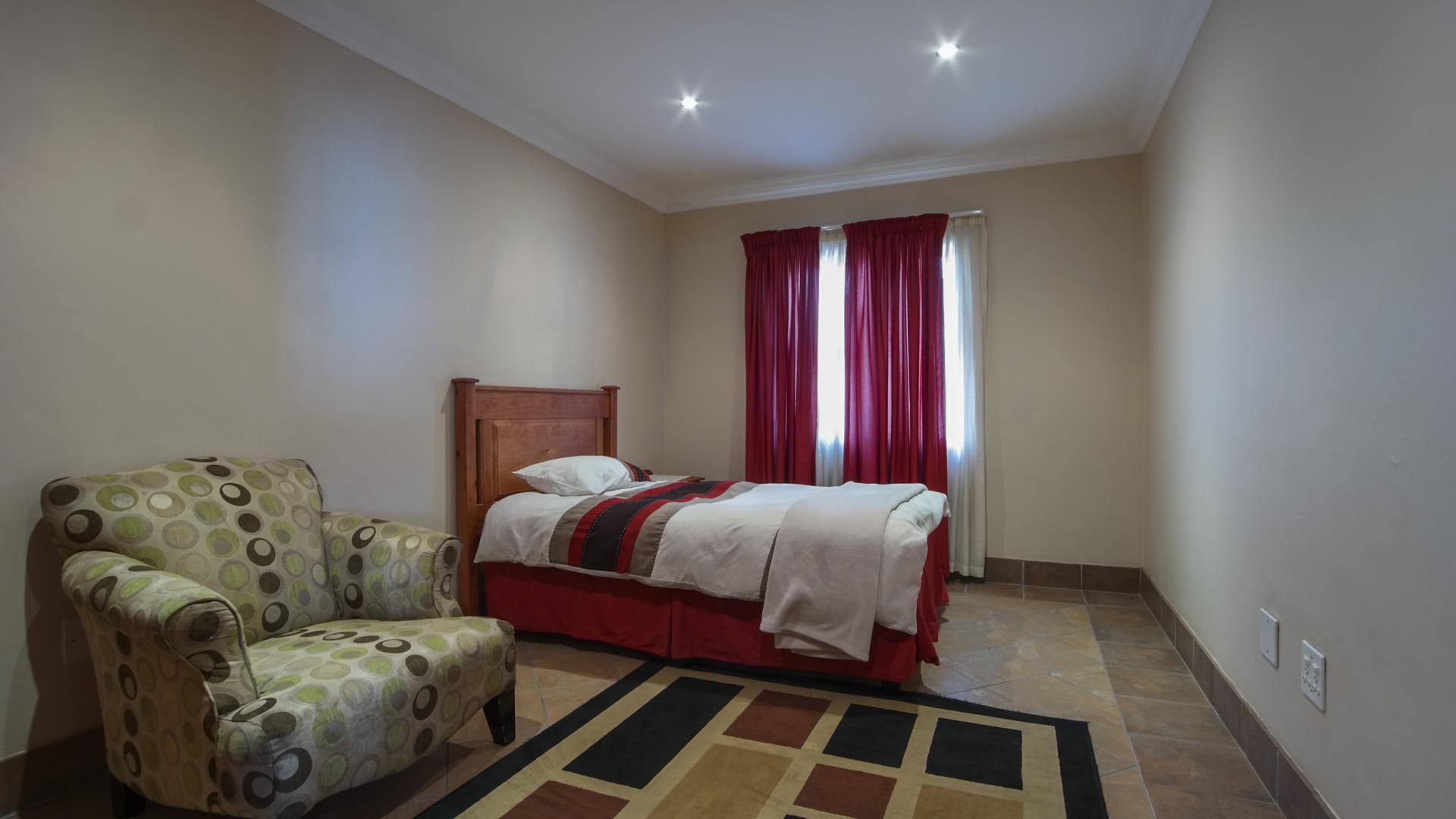 Bed Room 3 - 20 square meters of property in The Wilds Estate