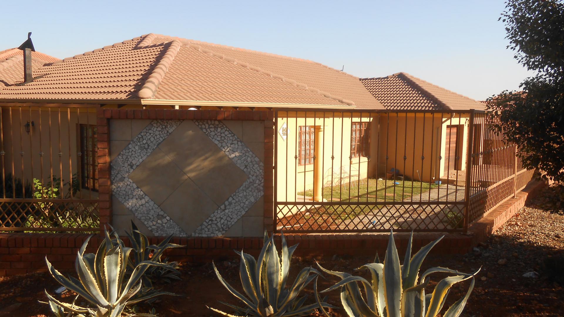 Front View of property in Eersterust